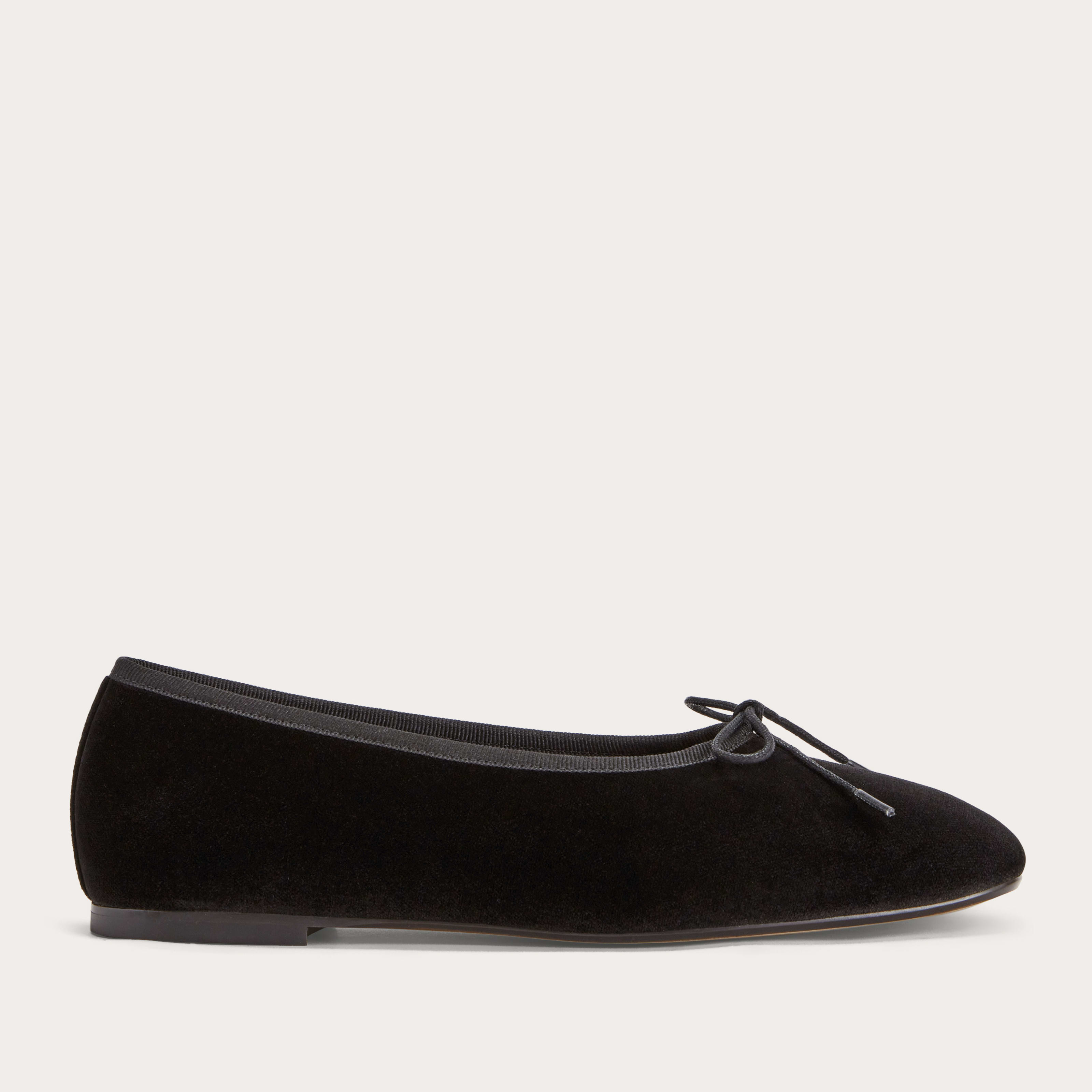 Day Ballet Flat by Everlane in Black Velvet, Size 7.5 | Everlane