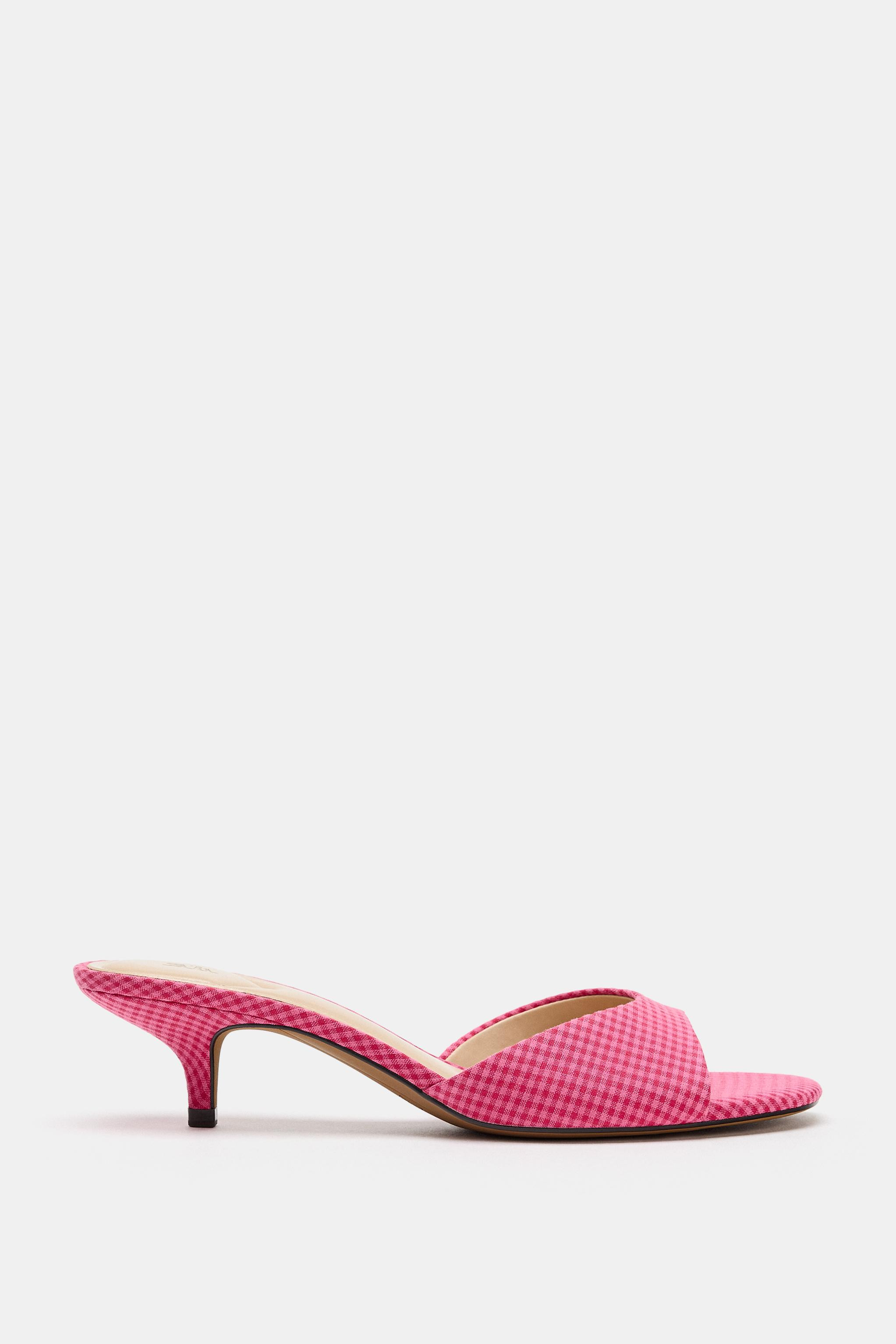 Altezza del modello: 180 cmSandali con tomaia in stampa vichy. Stile mule. Fascetta anteriore. Ta... | Zara IT