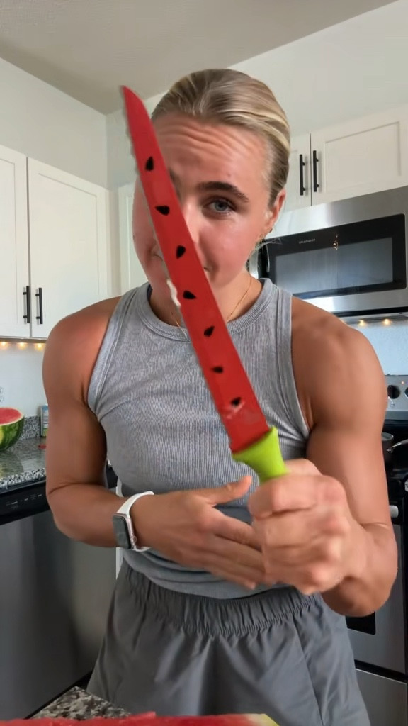 Watermelon is one of Sugie’s fat loss HACKS. This Watermelon knife is a GAME. CHANGER when it comes to chopping these bad boys up. Saves time and effort. Warning it is SHARP!!!🔪