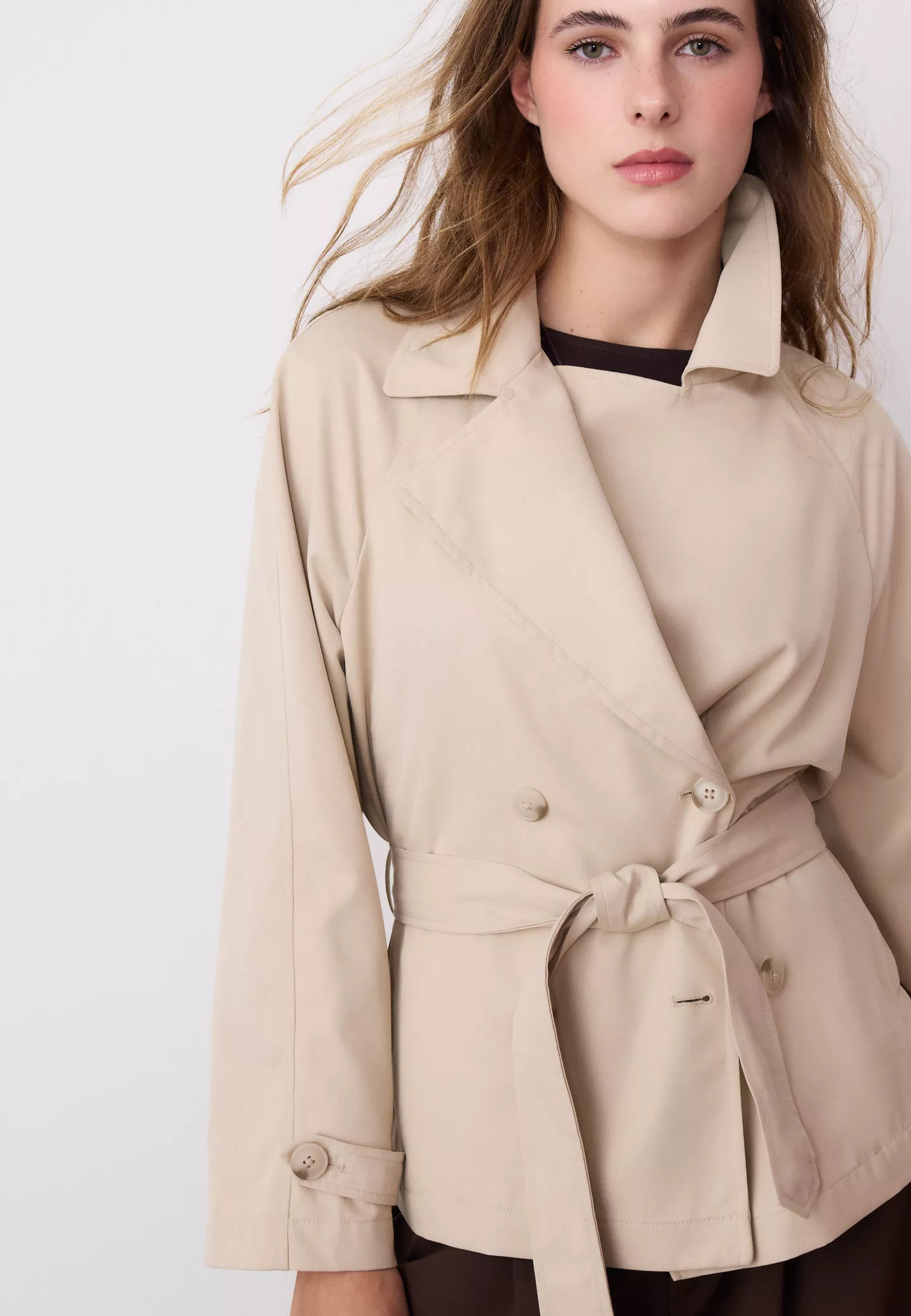 Short flowing trench coat with belt - Women's Jackets | Stradivarius United Kingdom | Stradivarius (UK)