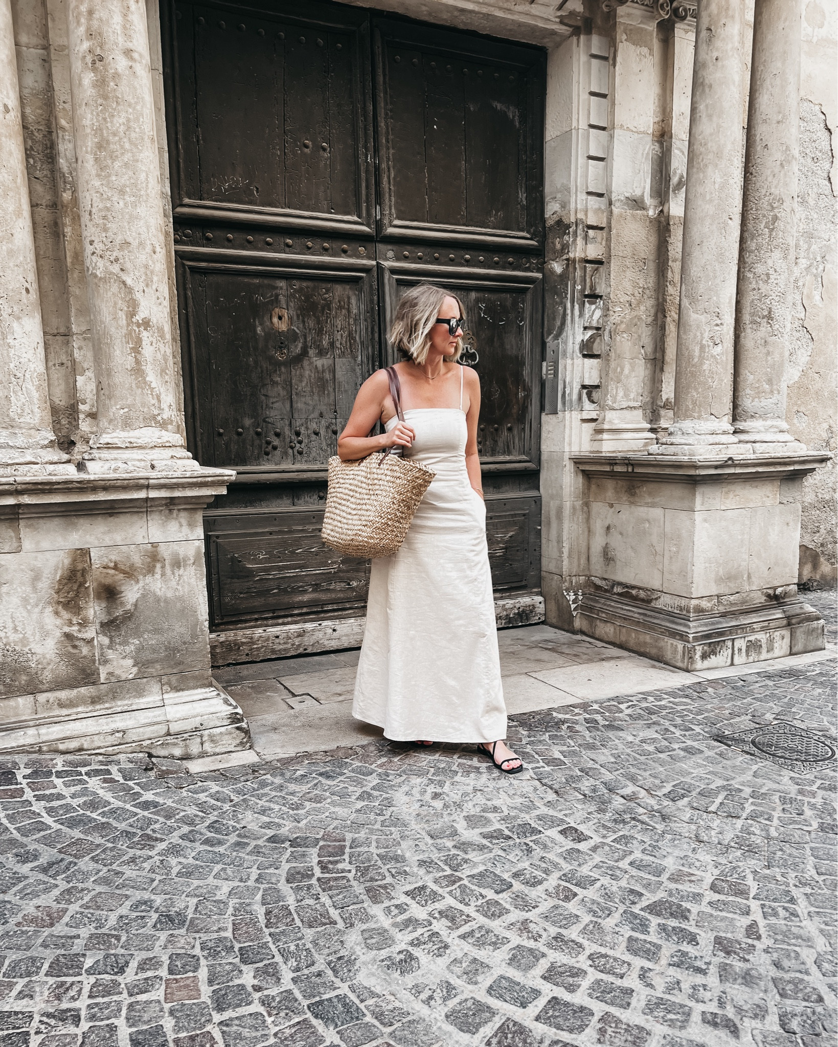 Linen dress can be worn strapless or with straps! 

Summer dresses, linen dress, maxi dress, strapless dress


#LTKOver40 #LTKFindsUnder100 #LTKSaleAlert