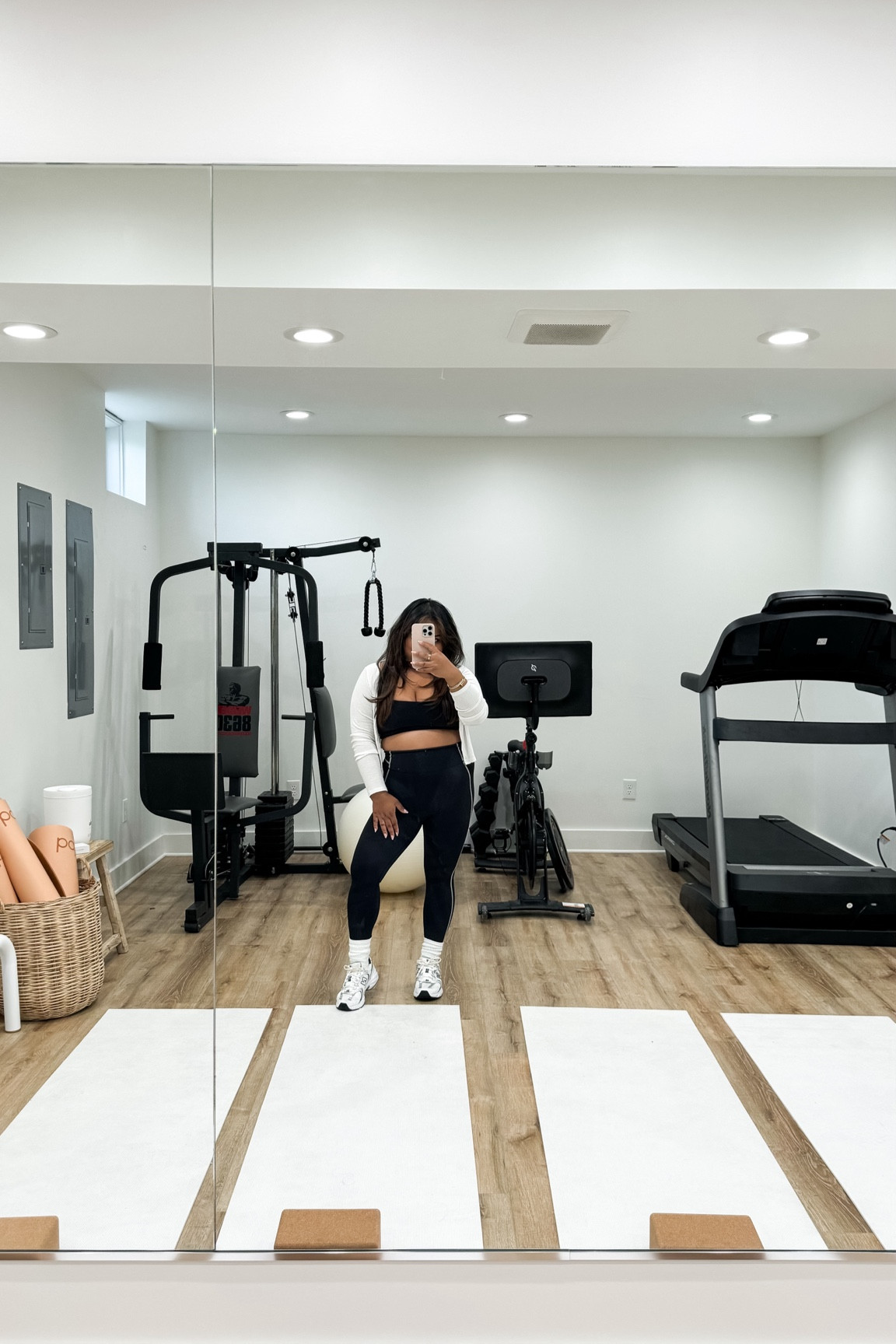 Today’s work out fit! 💪🏽🤍

#LTKFitness #LTKActive #LTKMidsize