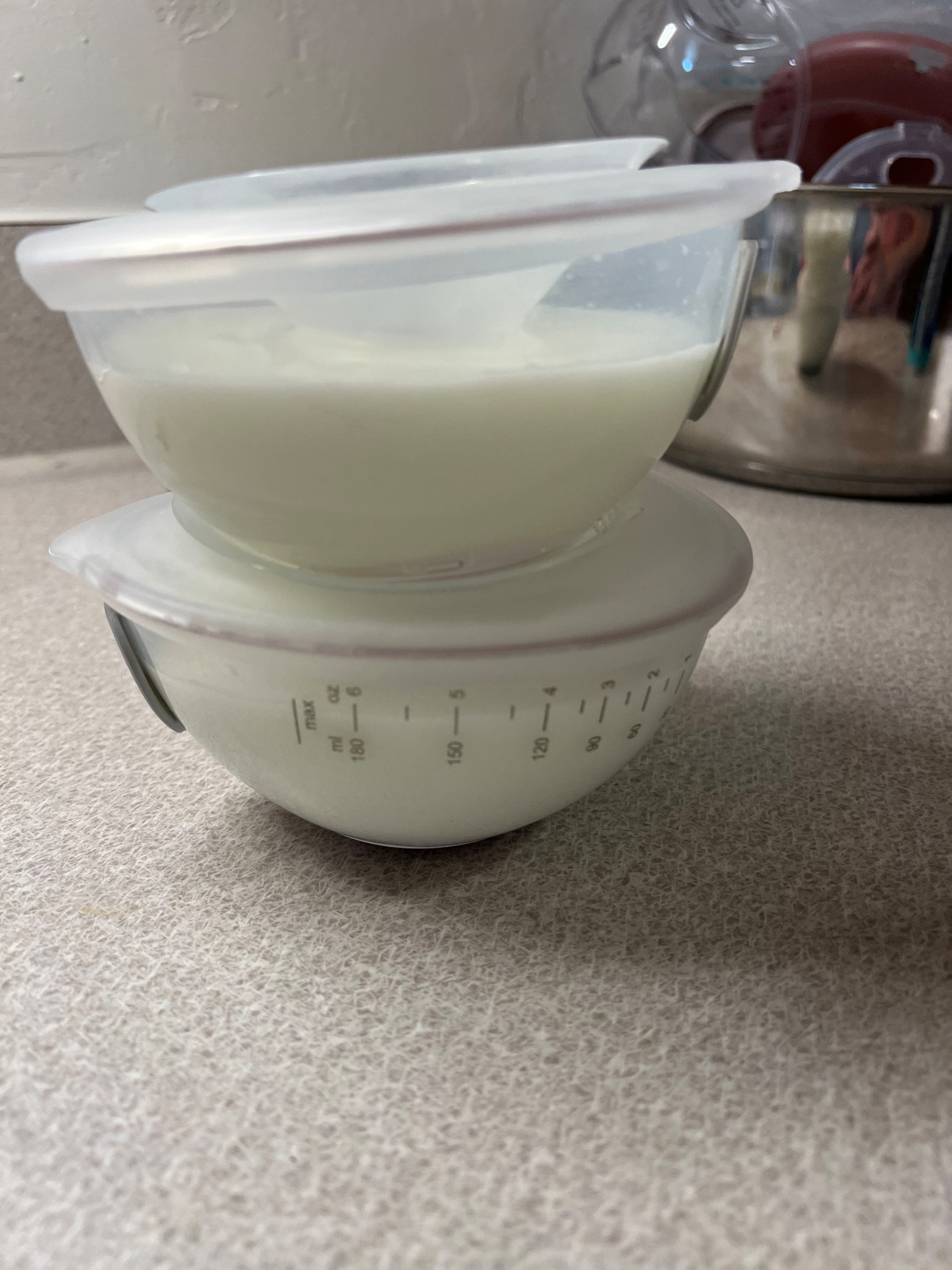 I wish they didn’t stop making these collection cups because they are SO comfortable, BUT they did come out with some new and improved ones that have less parts to clean. I linked these and some similar collection cups below. I love attaching these to my spectra! #pumpingmom #breastfeeding #ftm 