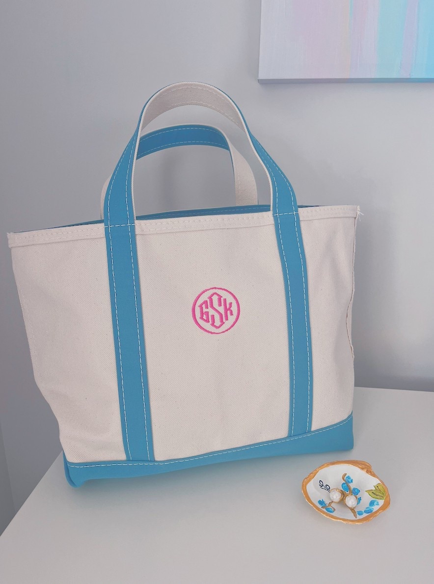 the perfect tote & go-to earrings 🩵👜

#accessories #accessory #staples #accessoriesoftheday #earrings #goldjewelry #pearls #earringinspo #canvasbag #totebag #gotoitems #onlineshopping #llbeanbag #llbean #julievos #llbeanstyle #julievosstyle #beachbag #summerbag #summertimeessentials #bag #bags

#LTKStyleTip #LTKGiftGuide #LTKItBag