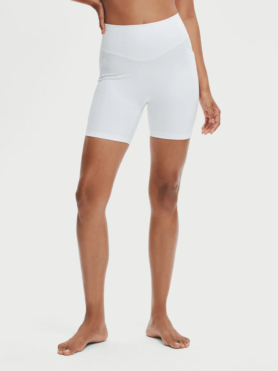 LunaAiry™ No Front Seam Short with Pockets 6'' | ShopAthluna