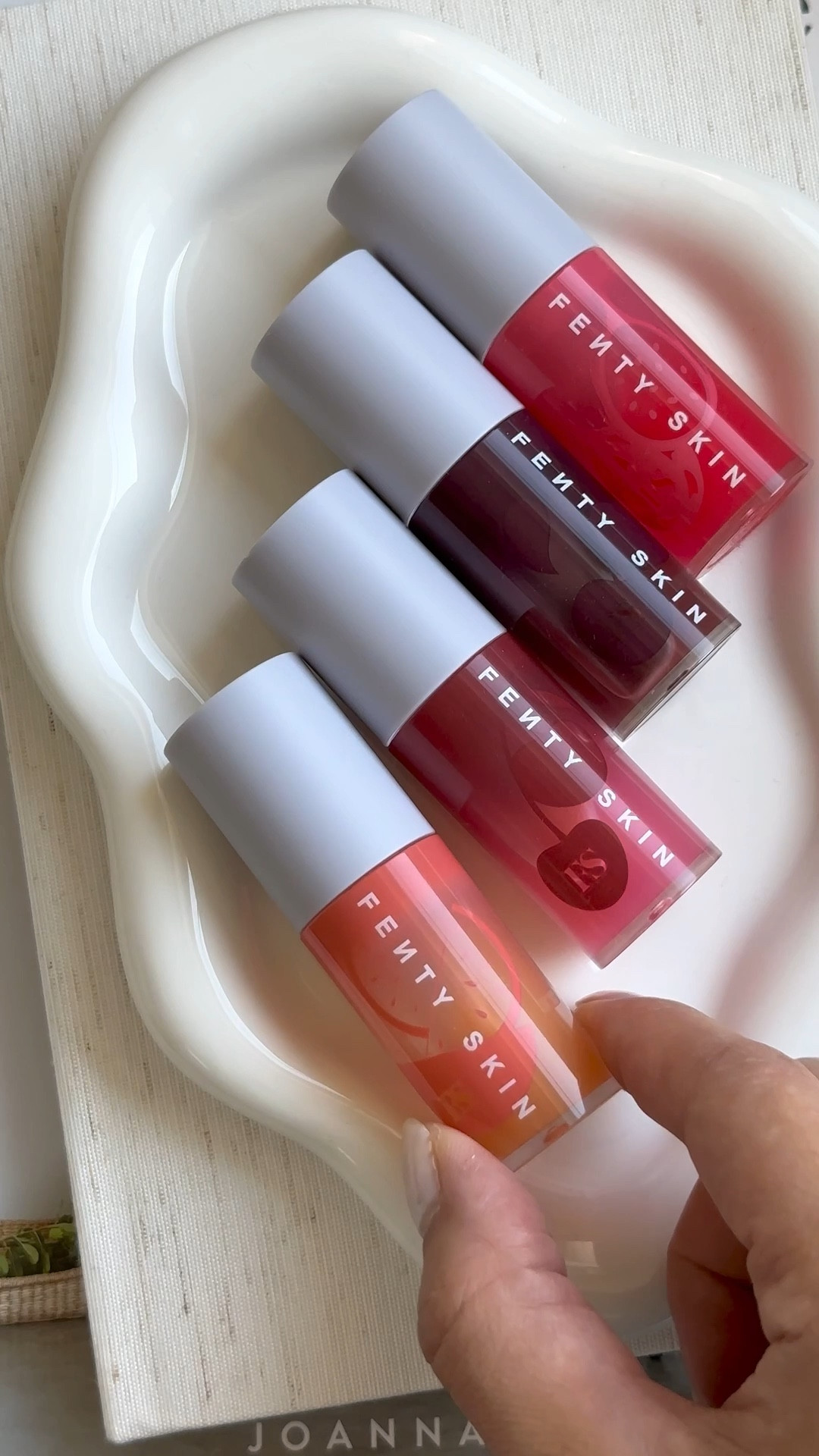 I like one, so i need three more @fentyskin Fenty Treatz Hydrating + Strengthening Lip Oil - non-sticky hydration, natural glossy finish, nourishing ingredients, and suitability for all skin tones

____

#fentybeauty #rihanna #fenty #lipoil #hydratinglips #lipbalm #lipgloss #nourishing #lipproductsforwinter #sephora #holidaygift #sephorasale #sephorahaul 

#LTKSaleAlert #LTKBeauty