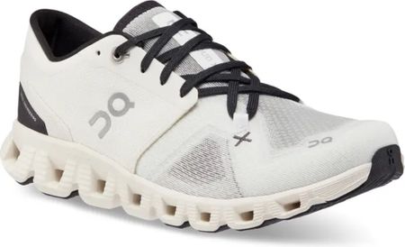 New on cloud color
White and black sneakers 


#LTKshoecrush #LTKworkwear #LTKfit