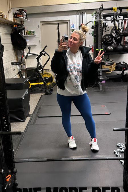 Leg day workout fit! Love these blue leggings and cozy sweater for a snow day workout!!
M in everything 

#LTKshoecrush #LTKfindsunder50 #LTKfitness