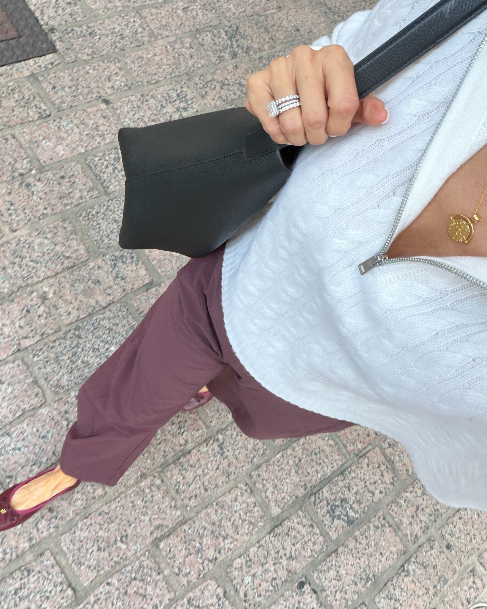 I’m 5’6
-Half zip braided sweater XS
-burgundy pants XS
-burgundy leather flats
-black leather bag