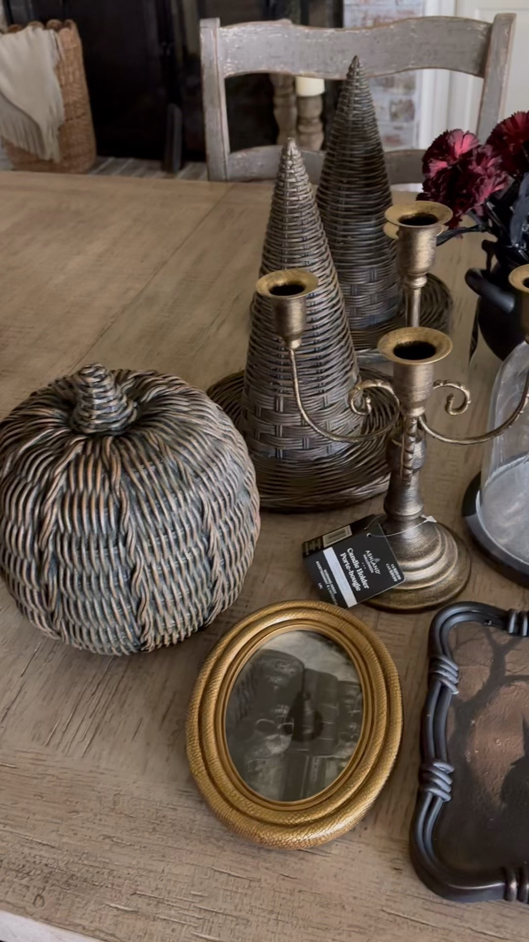 #ad @Michaels has the best Halloween decor and I found these goodies to style on my shelves and around my home!  The good stuff always goes fast so be sure to grab yours today!  #michaelspartner #makeitwithmichaels

#LTKSeasonal #LTKHome #LTKSaleAlert