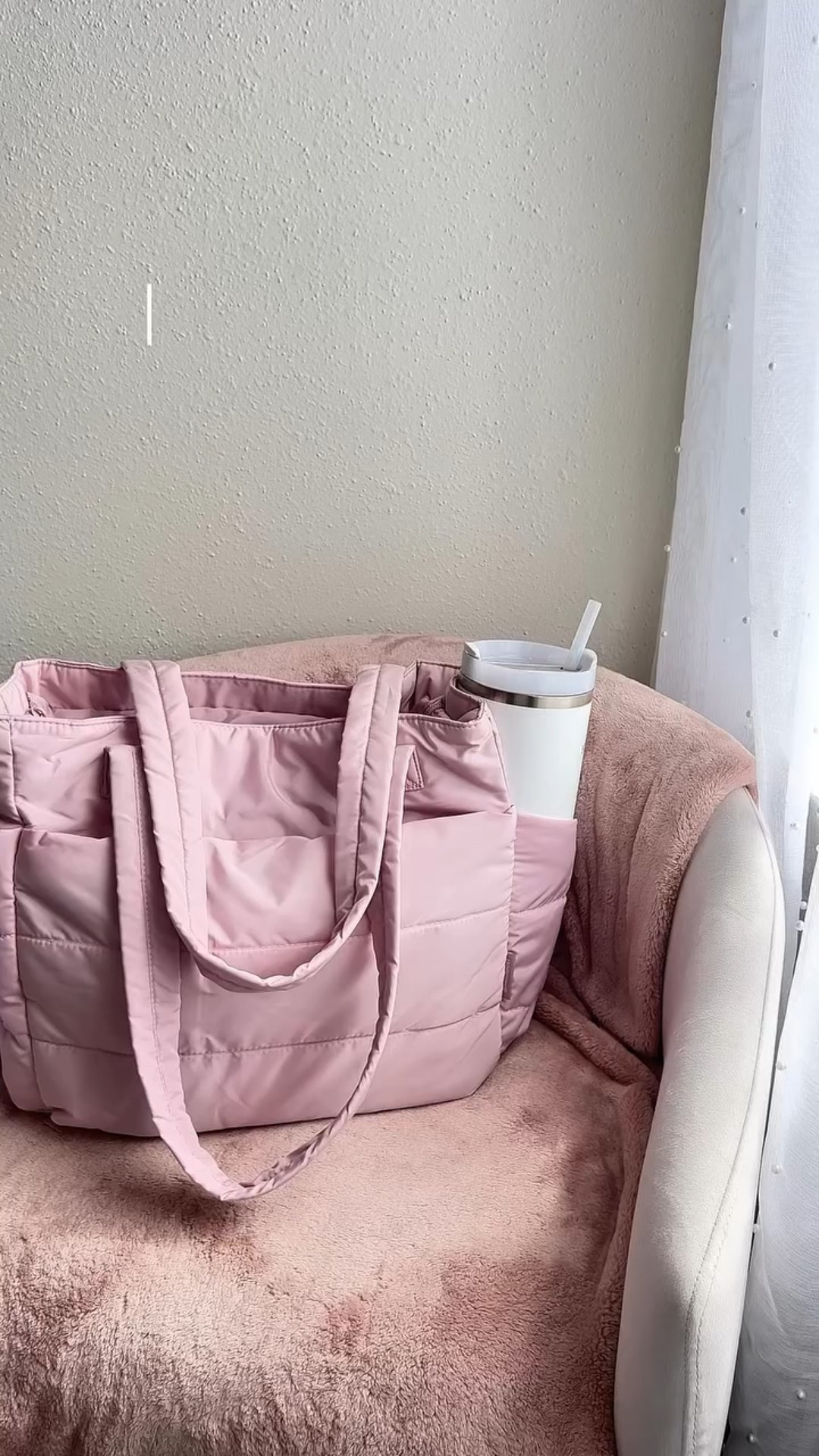 the cutest puffy tote 💗 on SALE now :)
i got in the shade “pink"

#packwithme #asmr

#LTKFindsUnder50 #LTKSummerEdit #LTKItBag