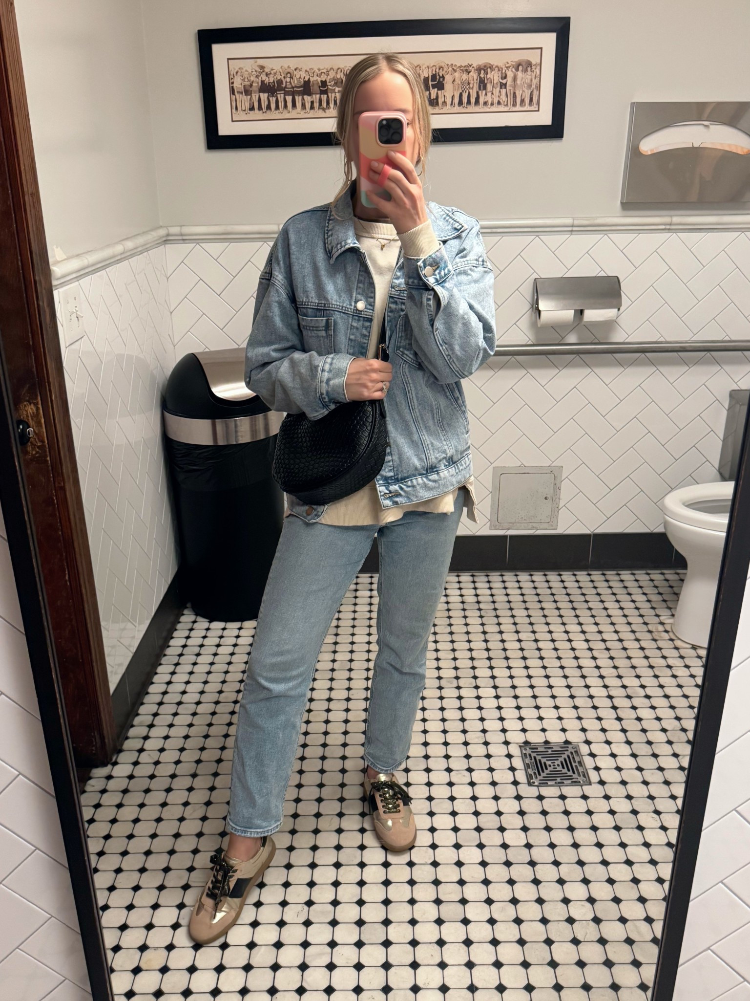 Sweatshirt fits oversized 