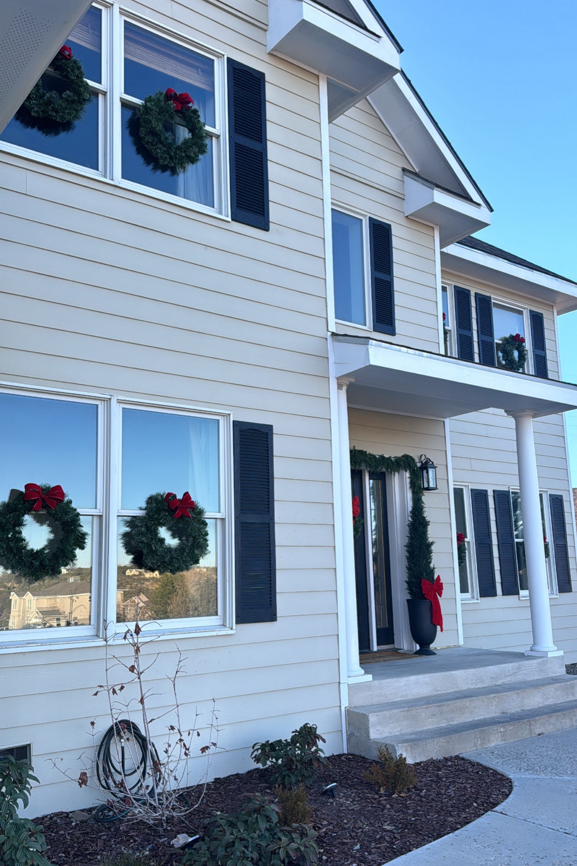 24” Pre-lit wreaths for only $23! Have 5 different light settings and an automatic timer!

Christmas decor, outside Christmas decor, Christmas wreath, wreath

#LTKHoliday #LTKHome #LTKSeasonal