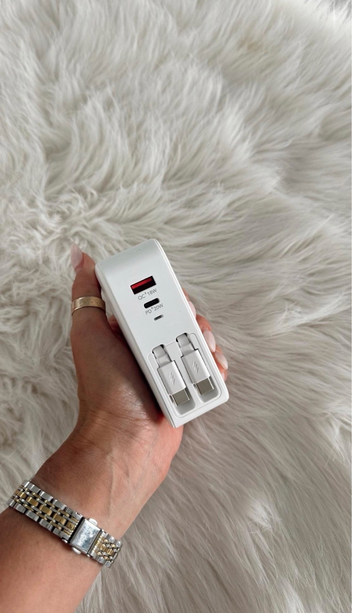 🤍 This charger 🔌 can charge 5 things at once— I ALWAYS take this with us on our family trips so we can charge all of the devices.

#LTKdayinmylife #LTKgrwm #LTKSaleAlert