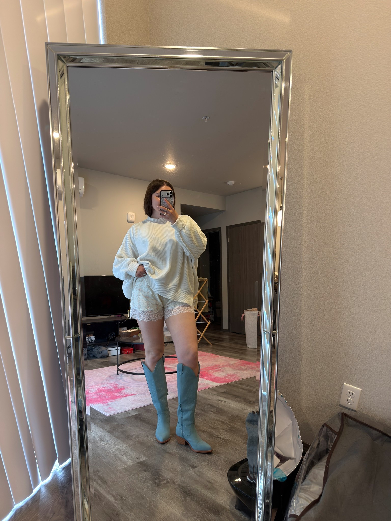 What I wore to work today! I can’t stop wearing comfy little shorts especially when working at home most of the day 🩵

I’m wearing a S sweater, L shorts and size 9 boots

#LTKWorkwear #LTKMidsize #LTKootd