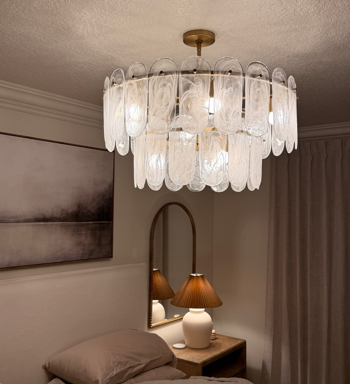 Stunning affordable chandelier 

#LTKHome