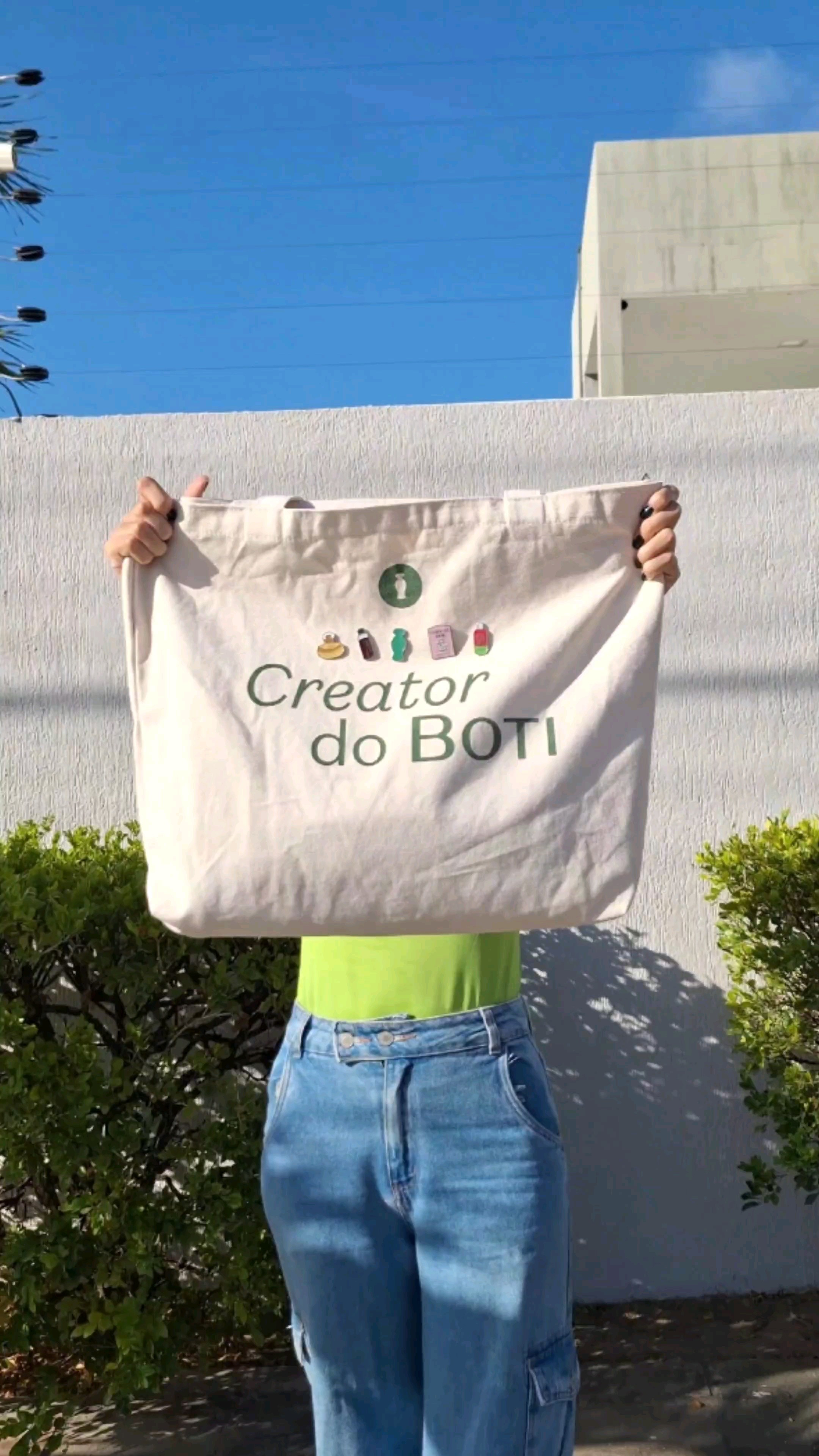 Botiverso voltou 💚 e ainda melhor! Com direito ao unboxing de recebidos do @oboticario. 🤩 Feliz em poder participar mais um ano e é claro que vcs vão acompanhar tudo.Oq vocês querem ver primeiro? 💚✨️🤔#StartNoBotiverso #oBoticario #CreatorDoBoti #Recebidos #Unboxing 

#LTKbrasil #LTKbeleza #LTKsummer