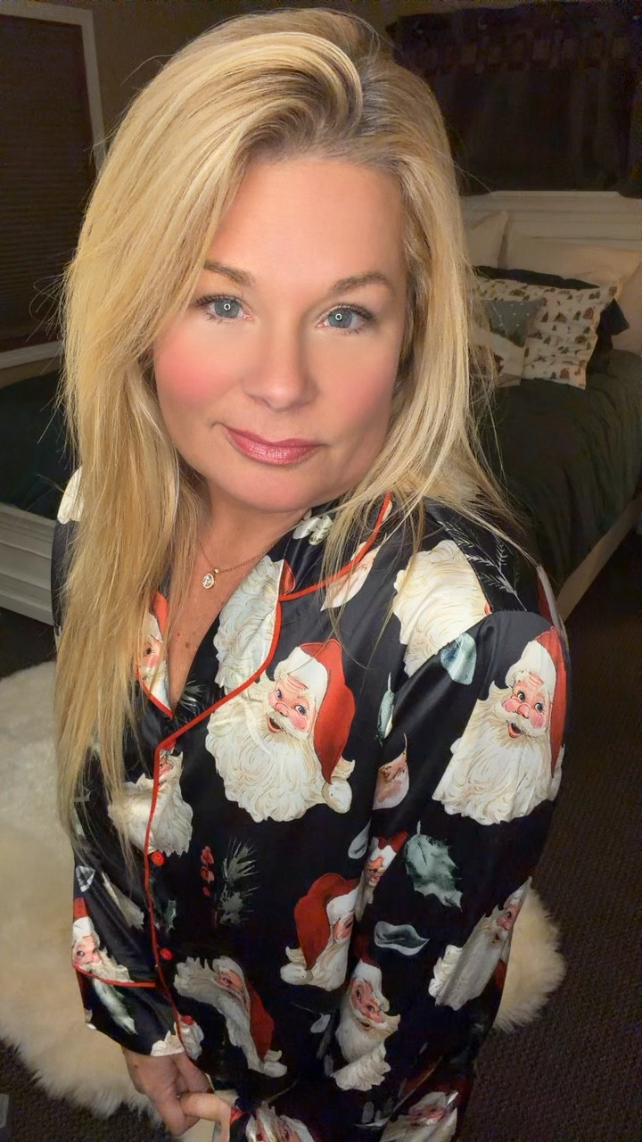 Vintage Santa cozy loungewear set is all I need this Christmas!! #christmasoutfit #holidaypajamas 

#LTKHoliday #LTKStyleTip #LTKFindsUnder50