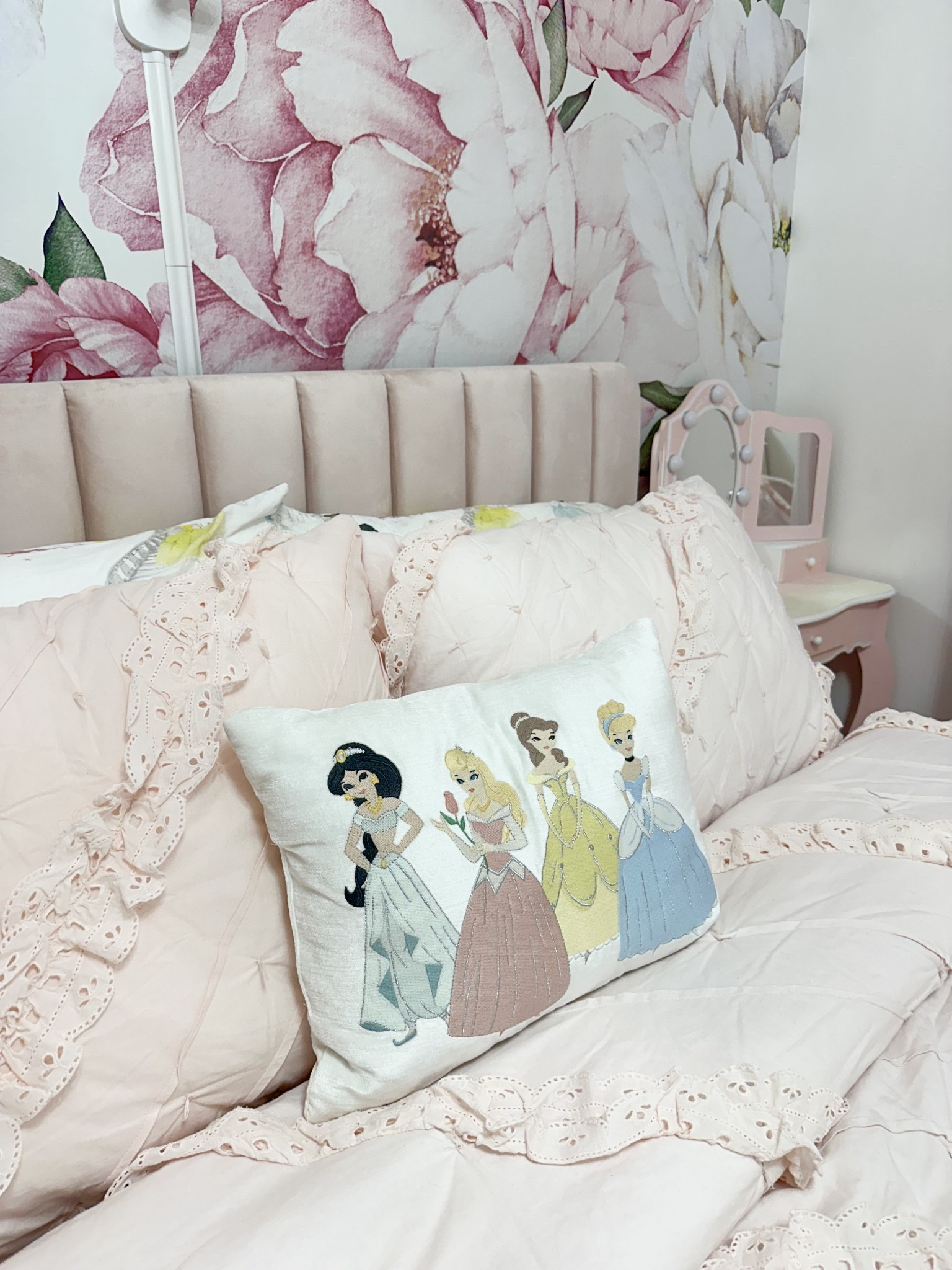 My daughter’s pottery barn kids Disney princess bedding 💕

Pottery barn kids, girly, floral wallpaper, name sign, Disney princess, pink bedding, pottery barn kids bedding, Wayfair bed, pink bed, princess bedroom, kids room, toddler room, girly bedroom



#LTKKids #LTKHome #LTKBaby