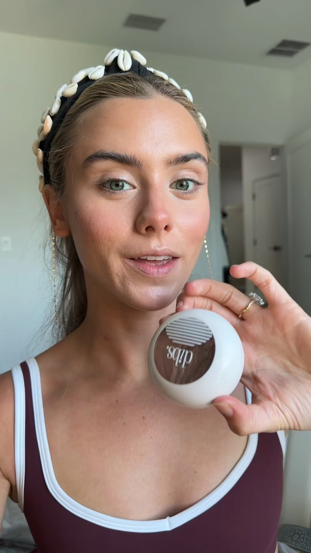 @DIBS Beauty  code is SLOANE. warm weather means using the glow bronzer to get that “just got back from the beach” look 😌 this has been my ride or die bronzer for 2+ years now and it once had a waitlist of 5,000+ people for the shade caramel cappuccino! 

#powderbronzer #bronzer #bakedbronzer #dibsbeauty #bronzerhack

#LTKgrwm #LTKselfcare #LTKBeauty