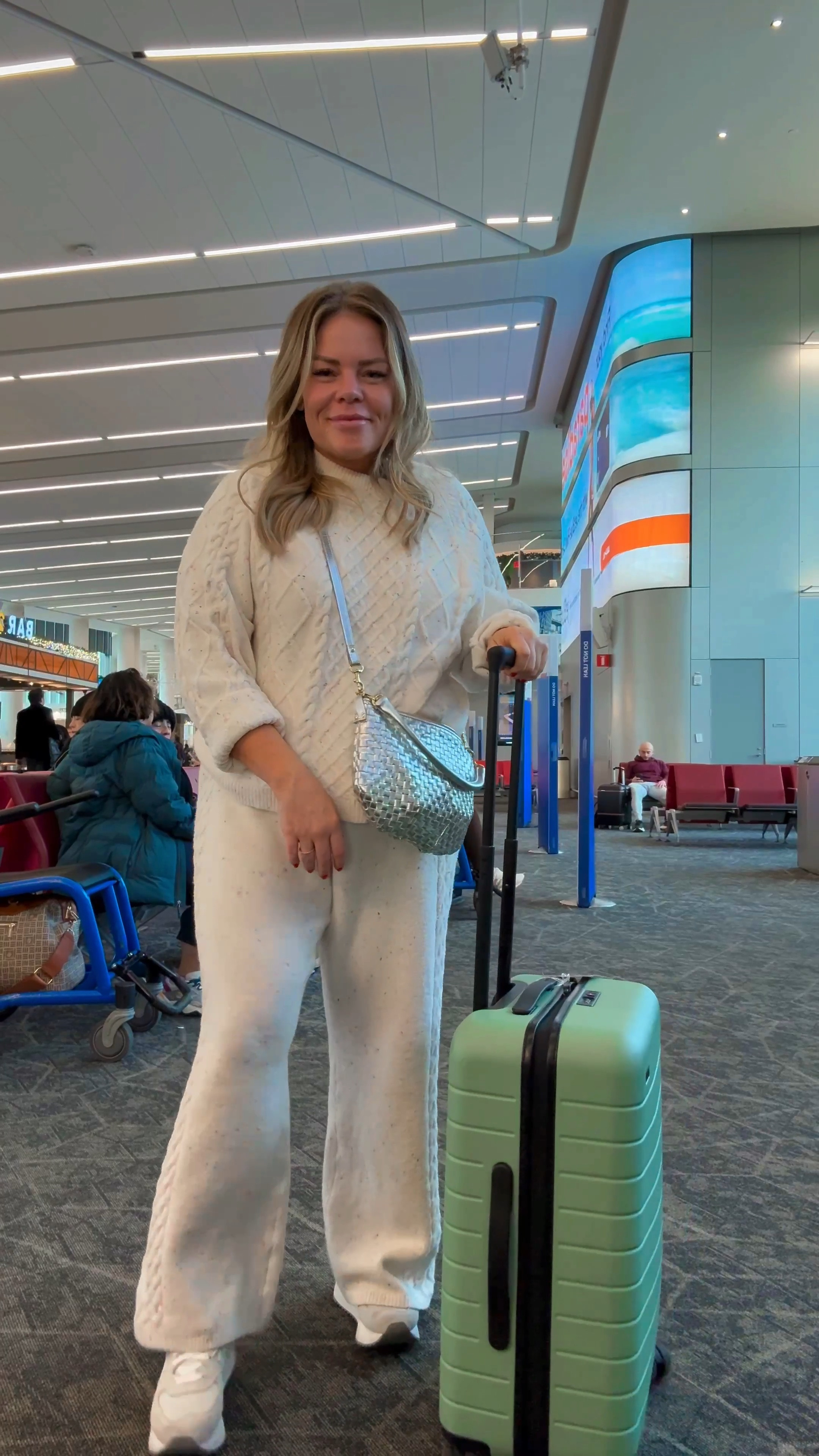 midsize outfit, winter fashion, outfit inspo, fun outfit, affordable fashion, mom style, casual outfit, casual style, old navy 2 piece set 