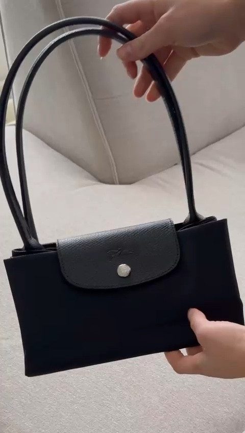 Longchamp Le Pliage bag unboxing 🖤





#LTKeurope #LTKSeasonal #LTKitbag