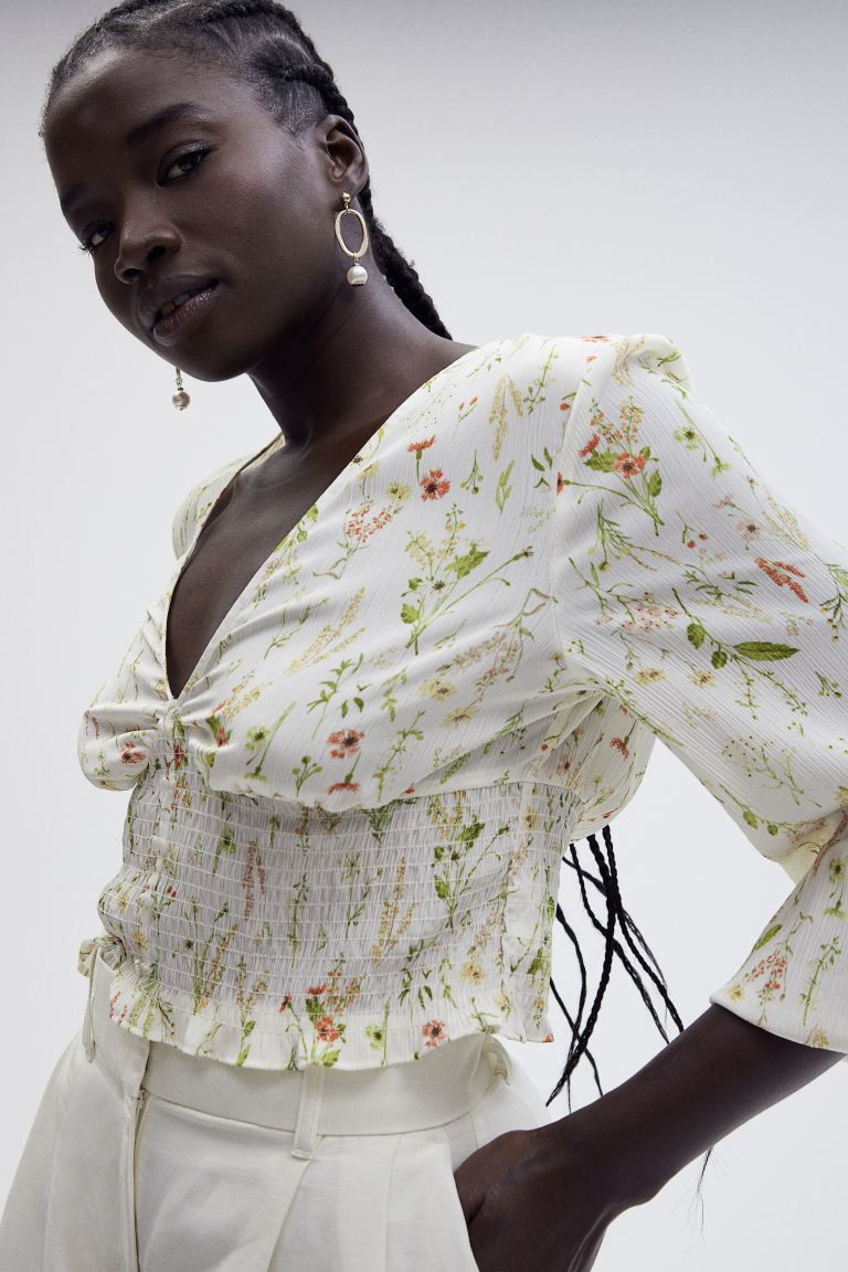 Short V-neck Blouse - Cream/floral - Ladies | H&M US | H&M (US + CA)