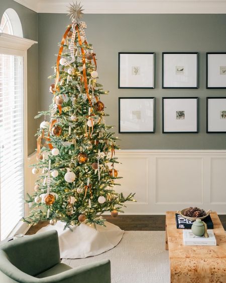 Now it’s TRULY #ChristmasTime! And we are so excited to share ALL of the many homes we’ve been decorating all over town. To start - we have this gorgeous @kingofchristmas Noble Fir - complete with #modernneutral vibes, classic candles, & ribbon. We hope each of you enjoy the rest of the cozy holiday weekend! #WoodlandsStyleHouse


#LTKhome #LTKsalealert #LTKHoliday