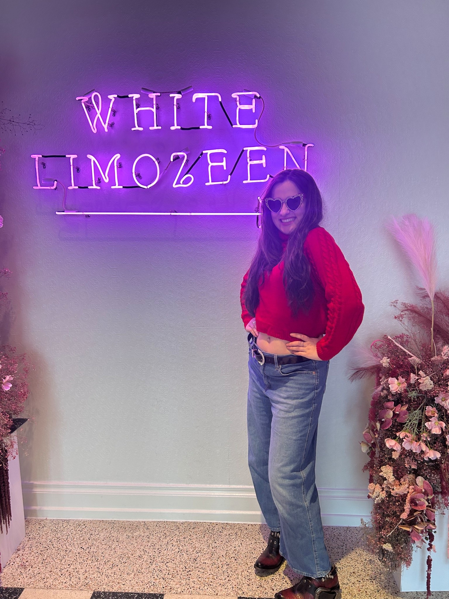 Add a cute pair of sunnies to this outfit to complete the look! ❤️🕶️