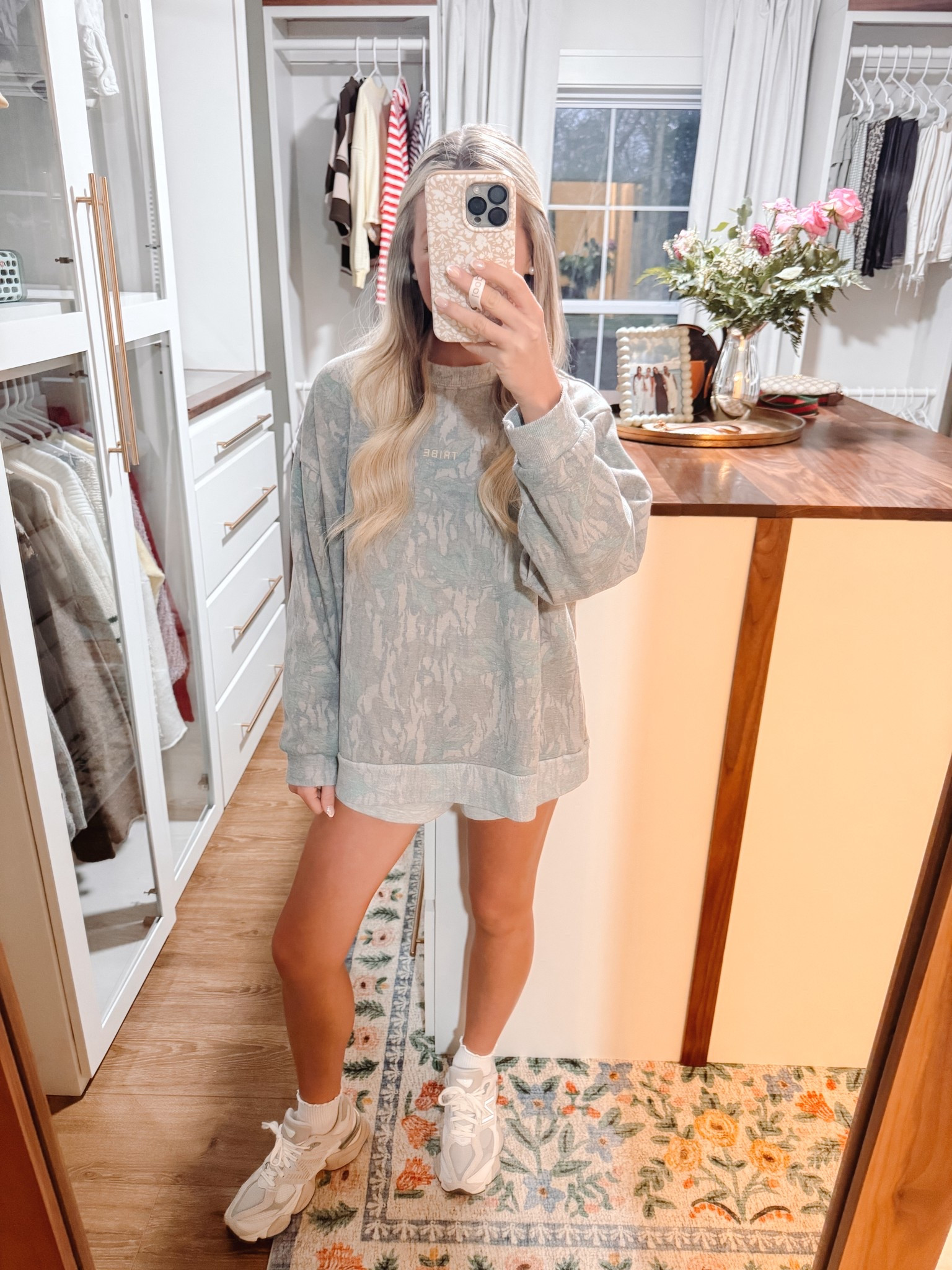 comfy outfit inspo!!
• tribe kelley, aerie, new balancee