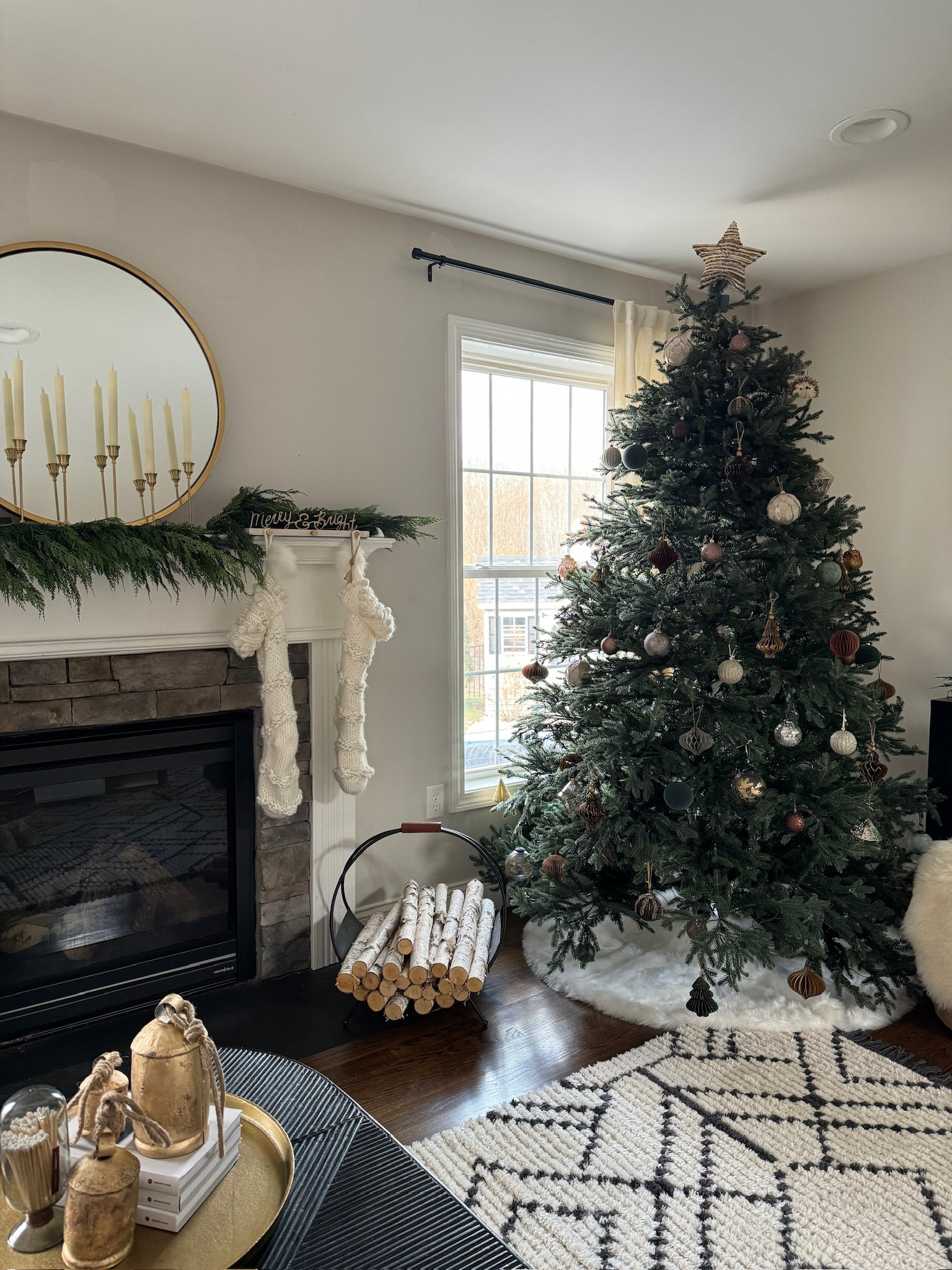 It’s almost Christmas! 🌲🥹

Christmas decor, Christmas home, holiday, holiday decor 

#LTKhome #LTKSeasonal #LTKHoliday