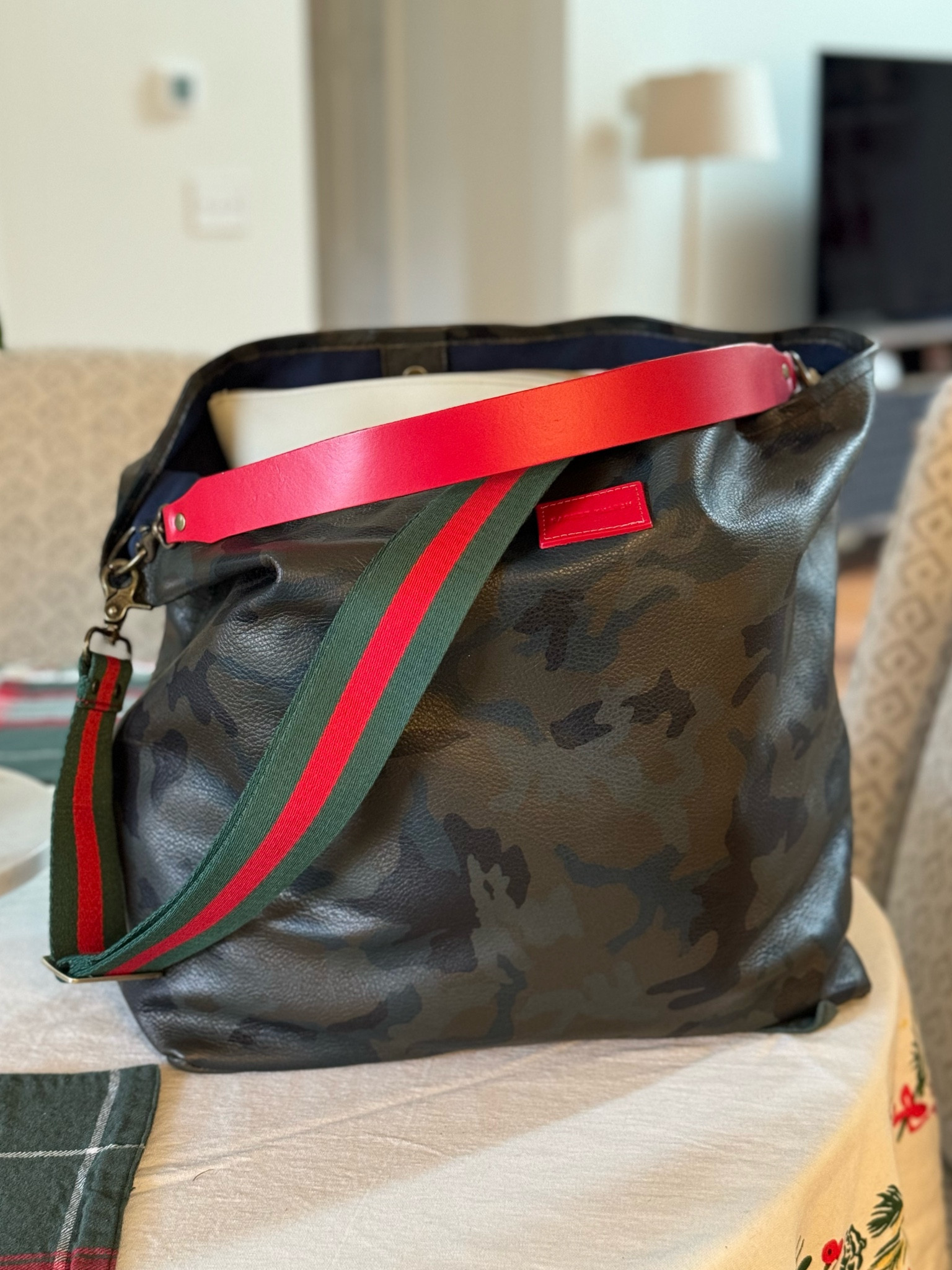 Perfect carry-on/overnightbag/oversized handbag. You can carry this one over the shoulder or crossbody. Parker thatch lets you customize straps and bags to make them truly unique! Amazing quality and construction for the price! I added links to a few bags and straps from my wish list too😉

#LTKtravel #LTKover40 #LTKitbag