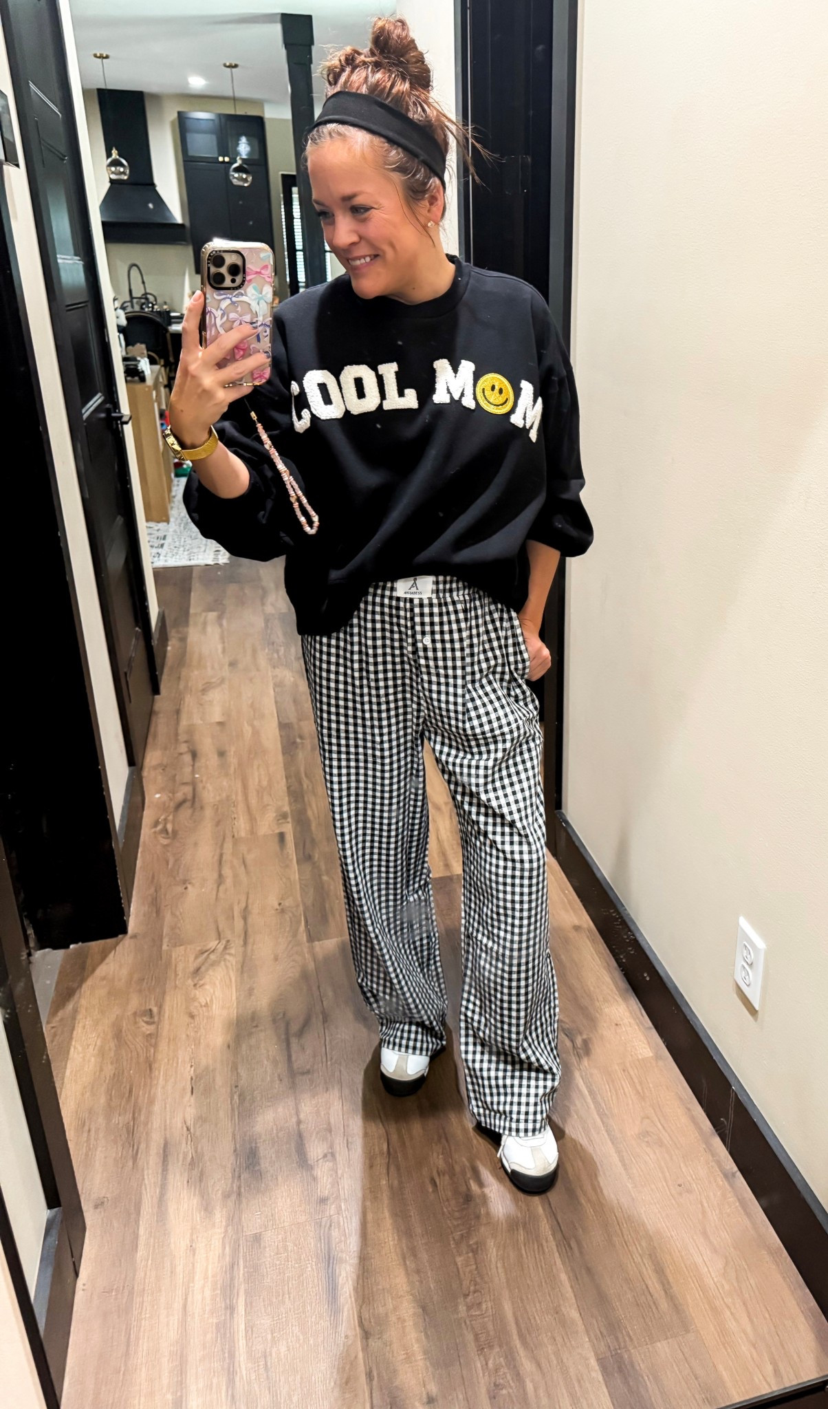 My sweatshirt is Judith March last season- but I found one small on eBay and linked it. 

I’m in the small and it’s oversized. 

#LTKStyleTip #LTKFindsUnder50 #LTKGiftGuide