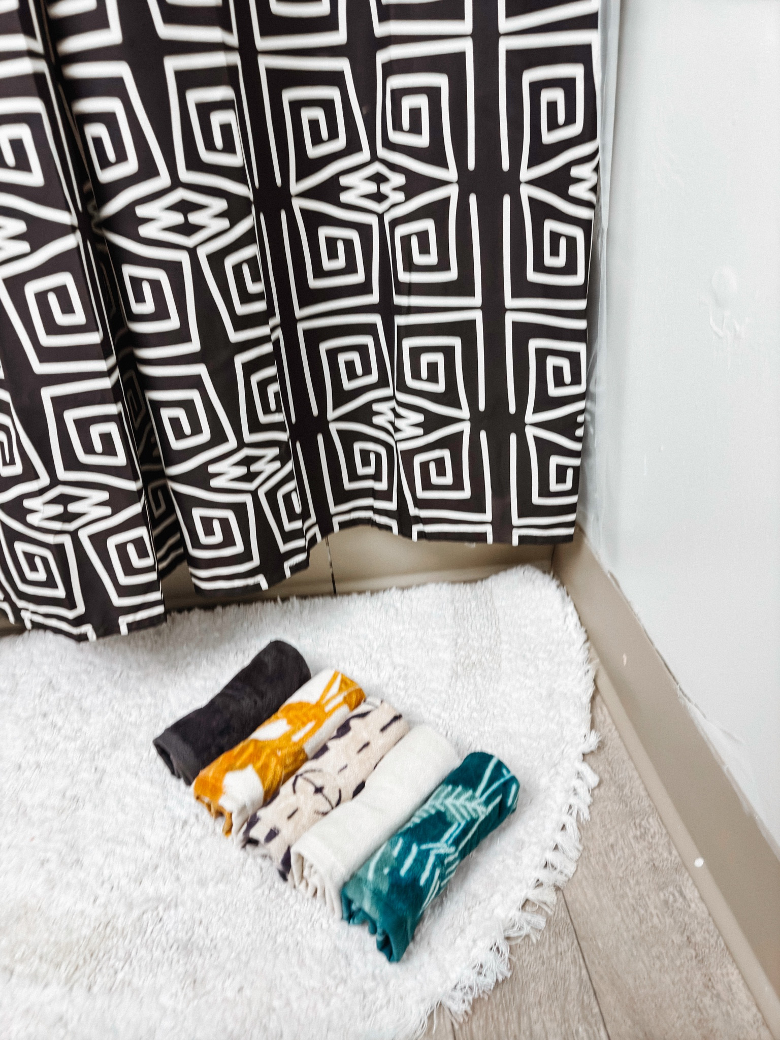 Okay, but how cute are these Opalhouse™ designed with Jungalow™ washcloths I found at Target? 🌿 The botanical prints and earthy tones give such cozy, lived-in vibes. They’re the perfect little detail to make your bathroom feel more put together while still being super functional. I'm all about those aesthetic essentials! #LTKHome #TargetFinds #OpalhousexJungalow #LTKDecor #BathroomGoals

#LTKSaleAlert #LTKHome #LTKBeauty