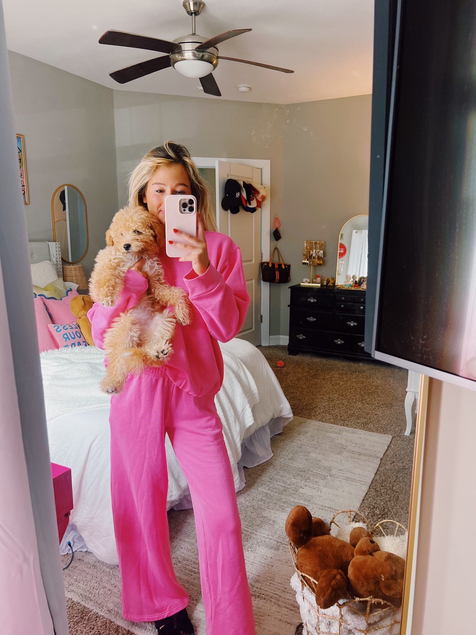 Best Cozy Winter Set & it’s PINK Ofc🩷

#LTKHoliday #LTKGiftGuide #LTKSeasonal