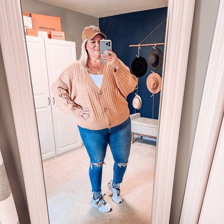 This sweater cardigan is so thick and cozy. These skinny ankle jeans are my favorite pair. I kept it casual with sneakers and a baseball hat. 

Sweater weather | casual outfit | ootd | new balance | new balance 327 | skinny jeans | outfit | plus size | Abercrombie | curve love jeans 

#LTKSeasonal #LTKshoecrush #LTKcurves
