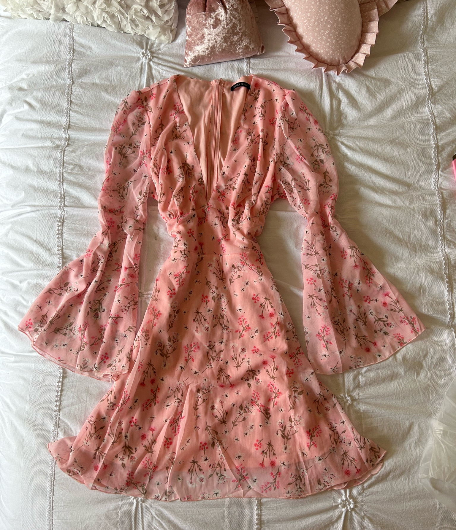 The dress I’m wearing to Lanas concert 💋🎀 gorgeous and so comfortable!! 