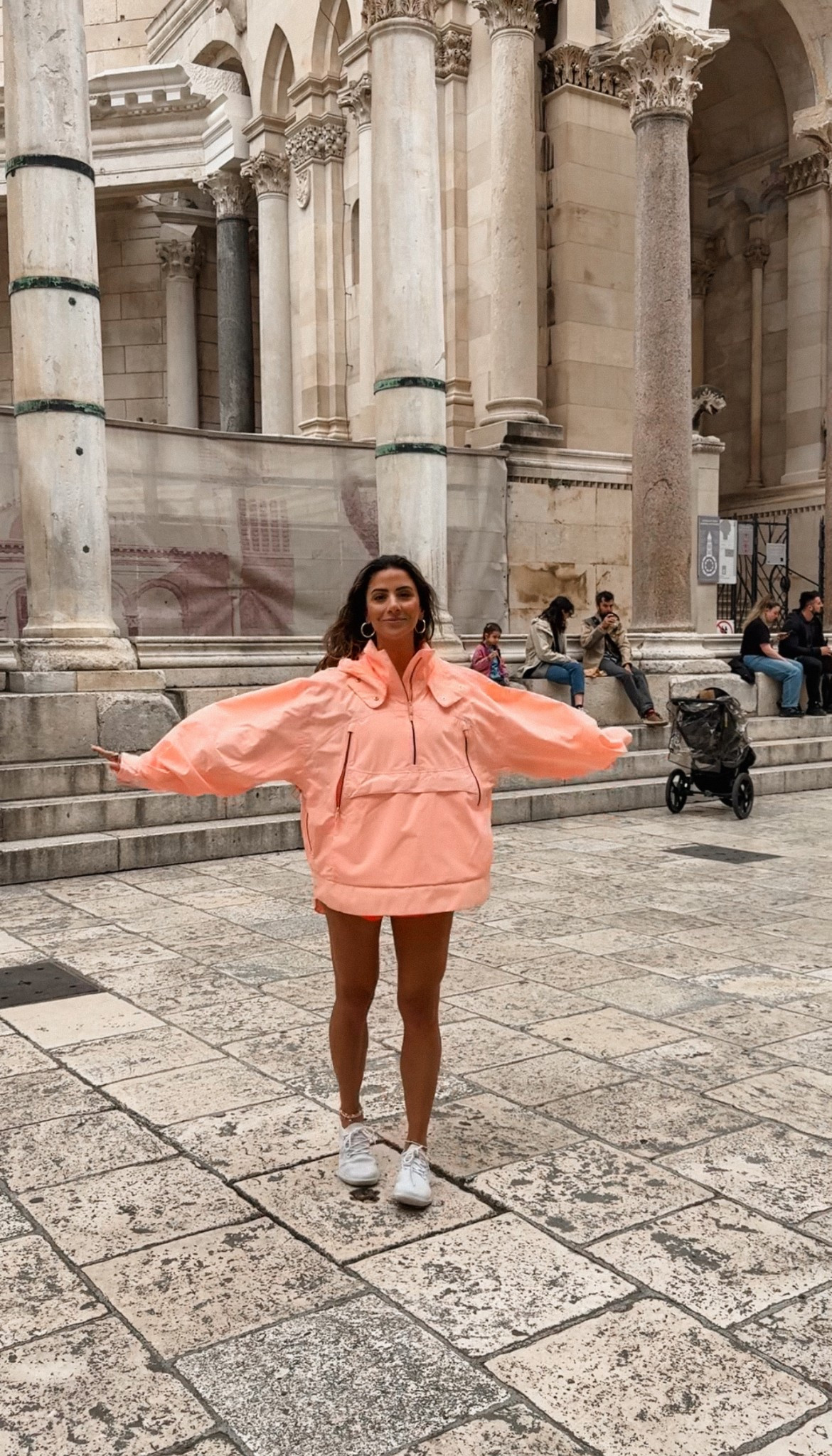 On & off rain today! This poncho was PERFECT 🫶🏻