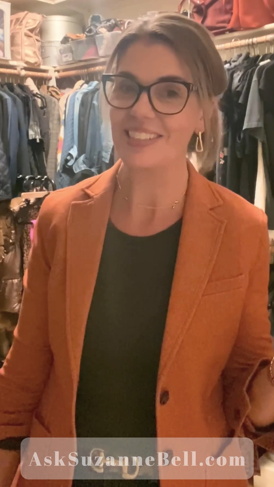 Don’t you love when your outfit comes together?

Feeling chic & luxe wearing a grey cashmere tank (TTS, under $50) , wide leg dark denim ( my wash sold out, but I linked the exact style, on sale in a different wash), espresso brown booties & animal pony hair snaffle belt. Orange blazer and brown tote (both thrifted) finish off todays OOTD 🍂

Quince Cashmere, GDWM, kitten heel boot , animal print, denim outfitts

#LTKWorkwear #LTKFindsUnder100 #LTKOver40