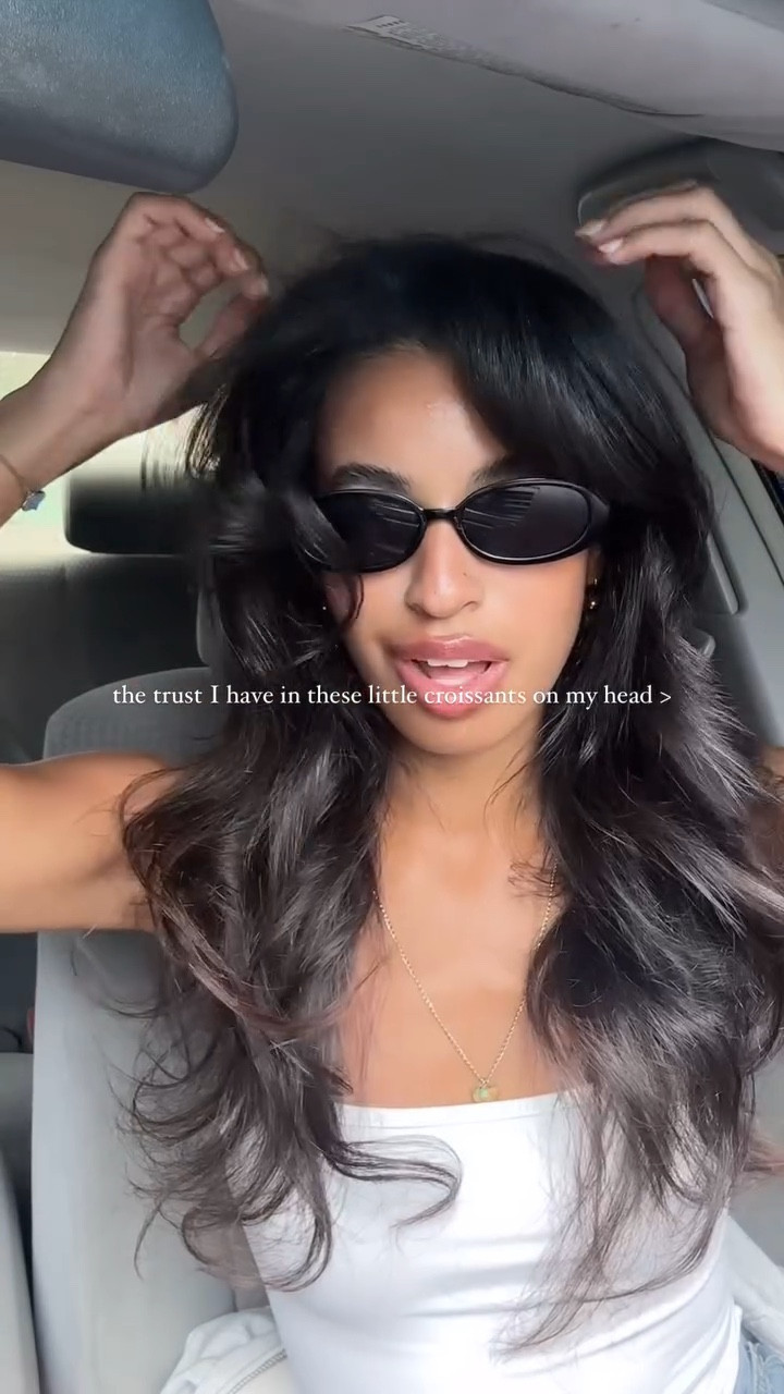 me 🤝🏼 my overnight heatless curls rods ✨ these come with me EVERYWHERE I go now and I have them linked in my bio for you guys 🩷 

#reelsinstagram #reels #hairtransformation #heatlesscurls #heatlesscurlsovernight #amazonfinds #healthyhair