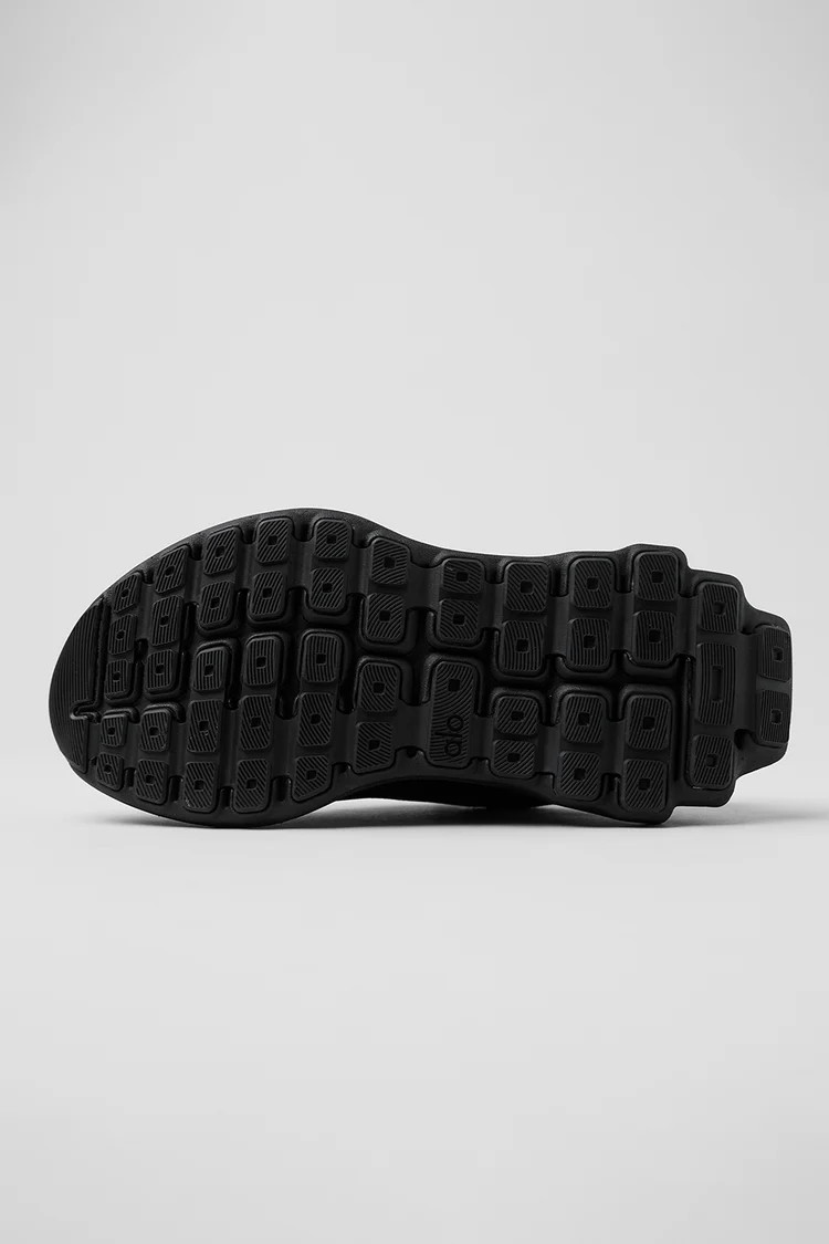 Alo Runner - Black/Black | Alo Yoga (US)