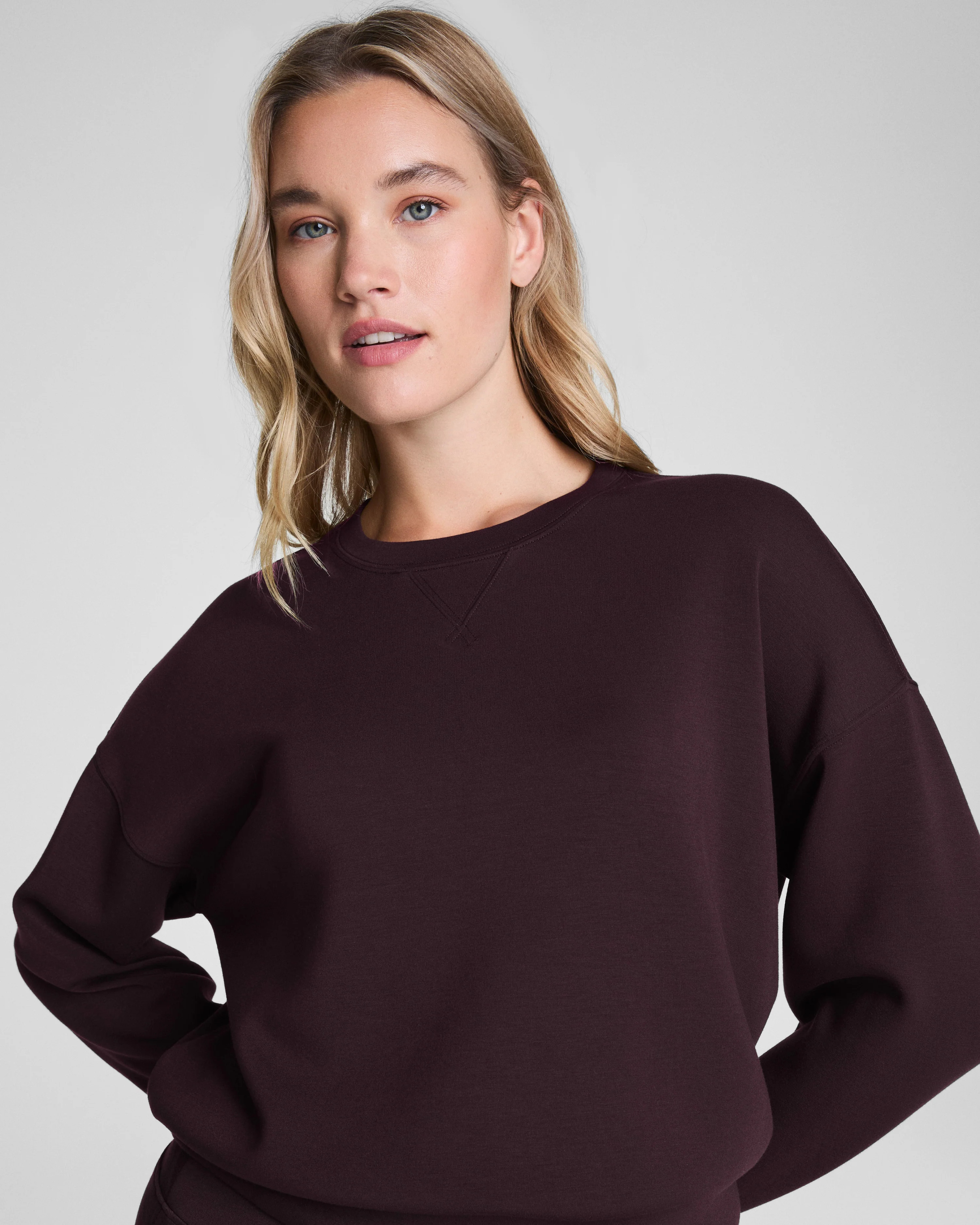 AirEssentials Lightweight Crewneck Pullover | SPANX | Spanx Canada