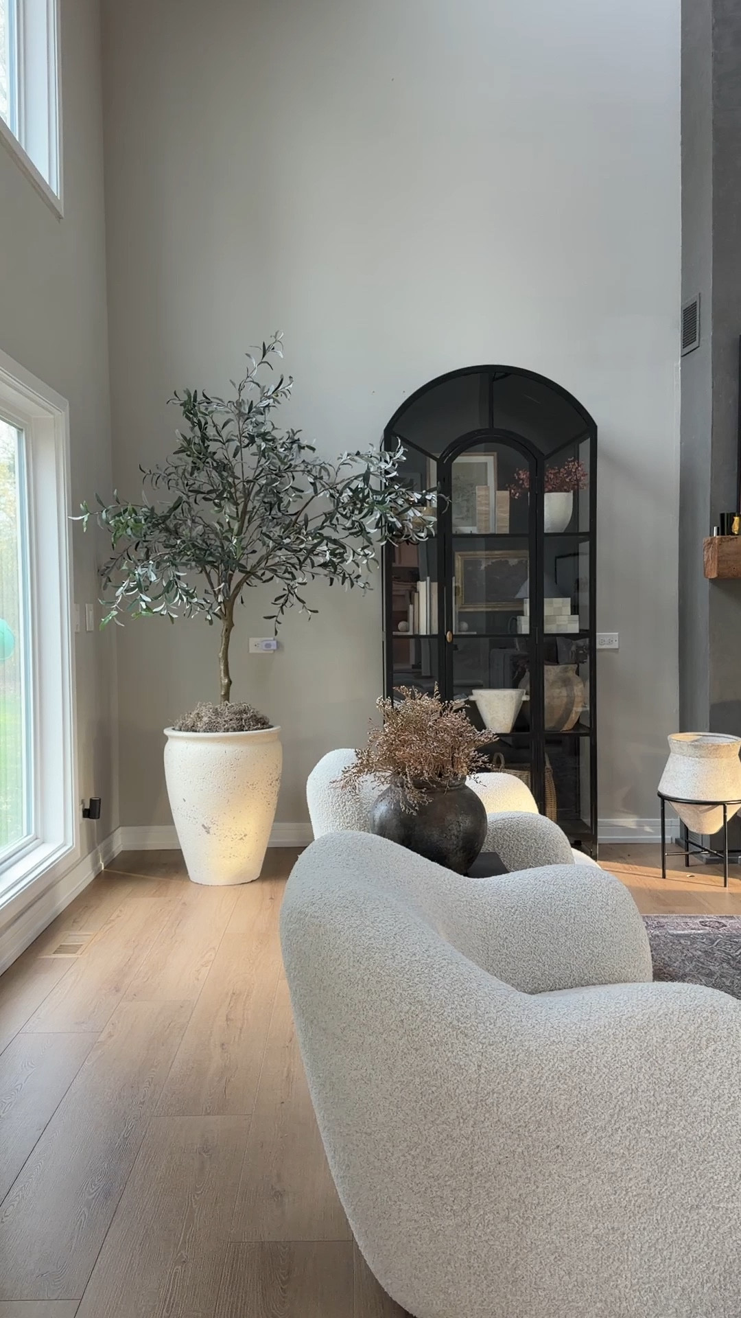 I just found this gorgeous oversized planter!! Comes in a ton of sizes. Linking other favorites as well! 

#LTKHome #LTKSaleAlert