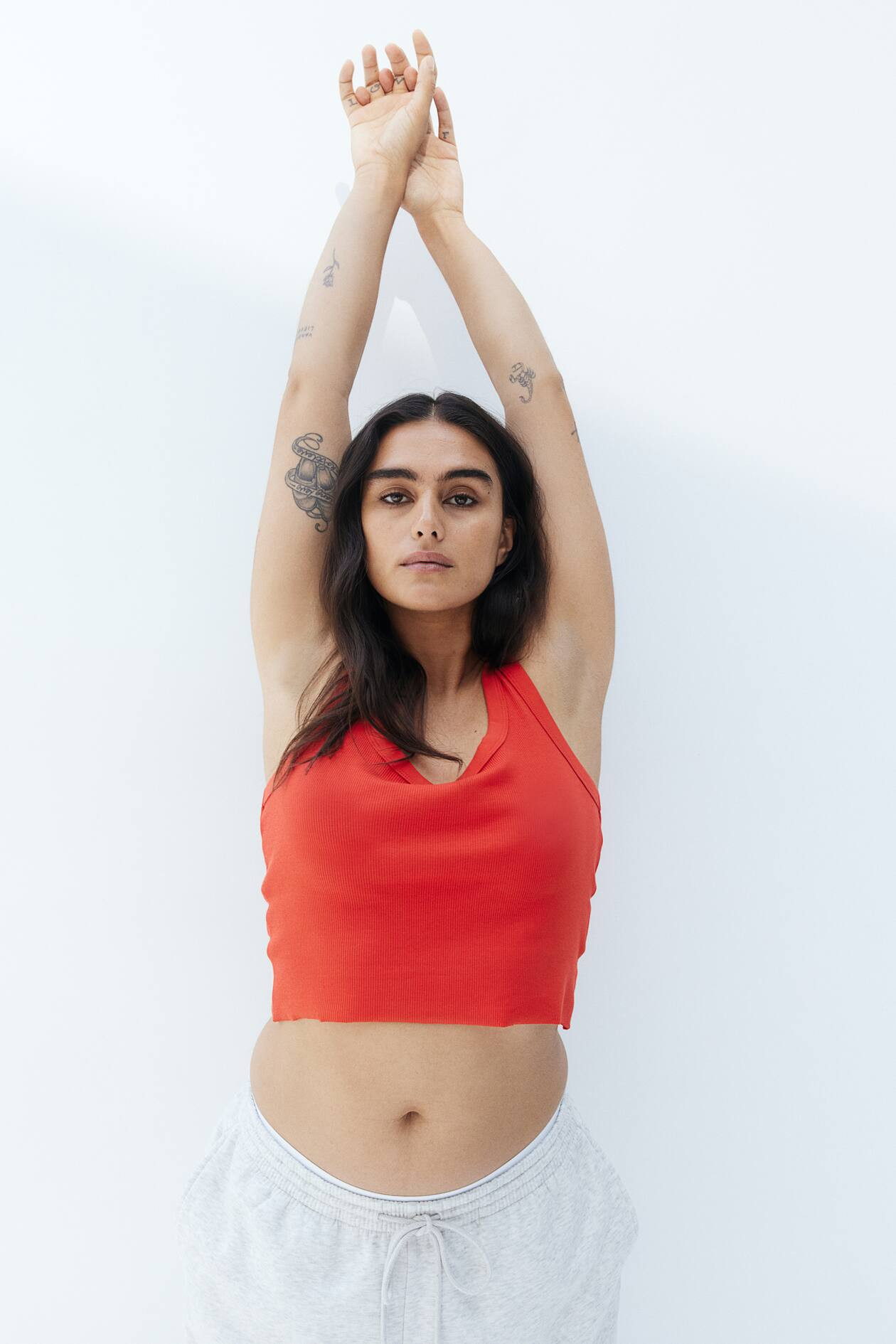 Kurzes Tanktop - Tiefer Ausschnitt - Ärmellos - Rot - Ladies | H&M AT | H&M (DE, AT, CH, NL, FI)