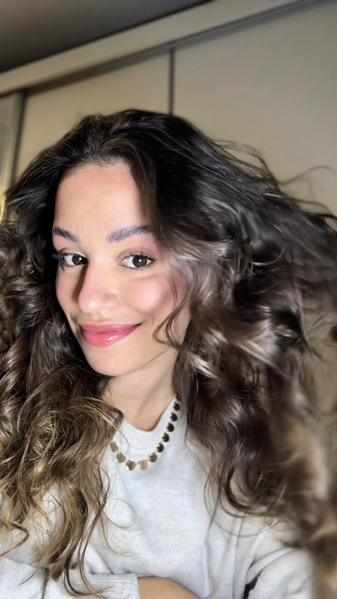 Modelando com o cordão do roupão 