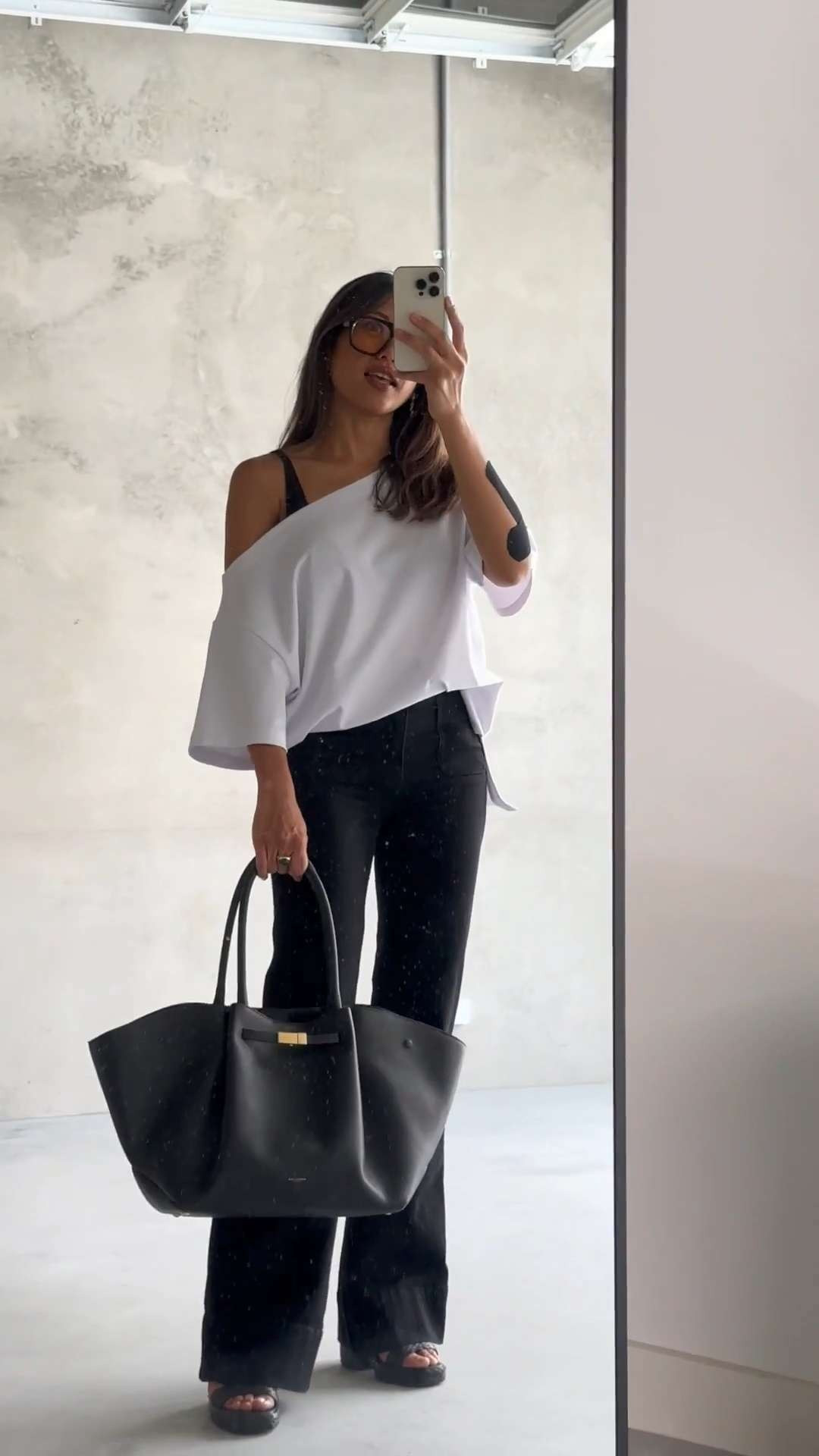 Outfit of the day to check out some studios in the area (and to flex on my elbow tape). The glasses are from @hyesun_eyewear (on instagram) and the jewellery from @fandhstudios (also on instagram). The rest of the pieces are here on LTK!

 

 

#LTKaustralia #LTKjeans #LTKstyletip