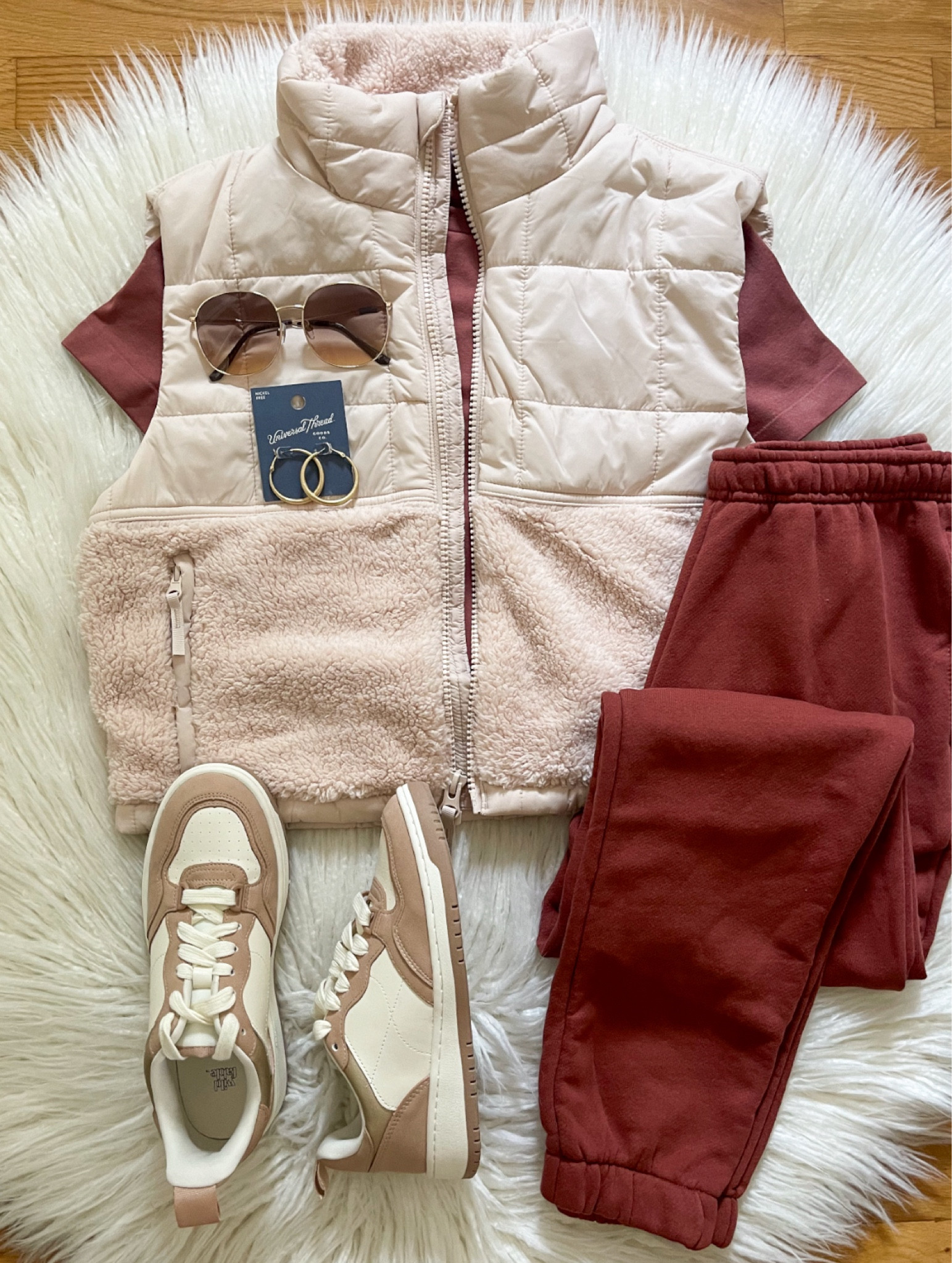 Here’s a comfy fall look for you tonight!  Loving this jogger/tee combo and this color 🤩 Styled it with this new JoyLab vest… love the fleece & zipper pockets!  Everything here is linked for you 🤎