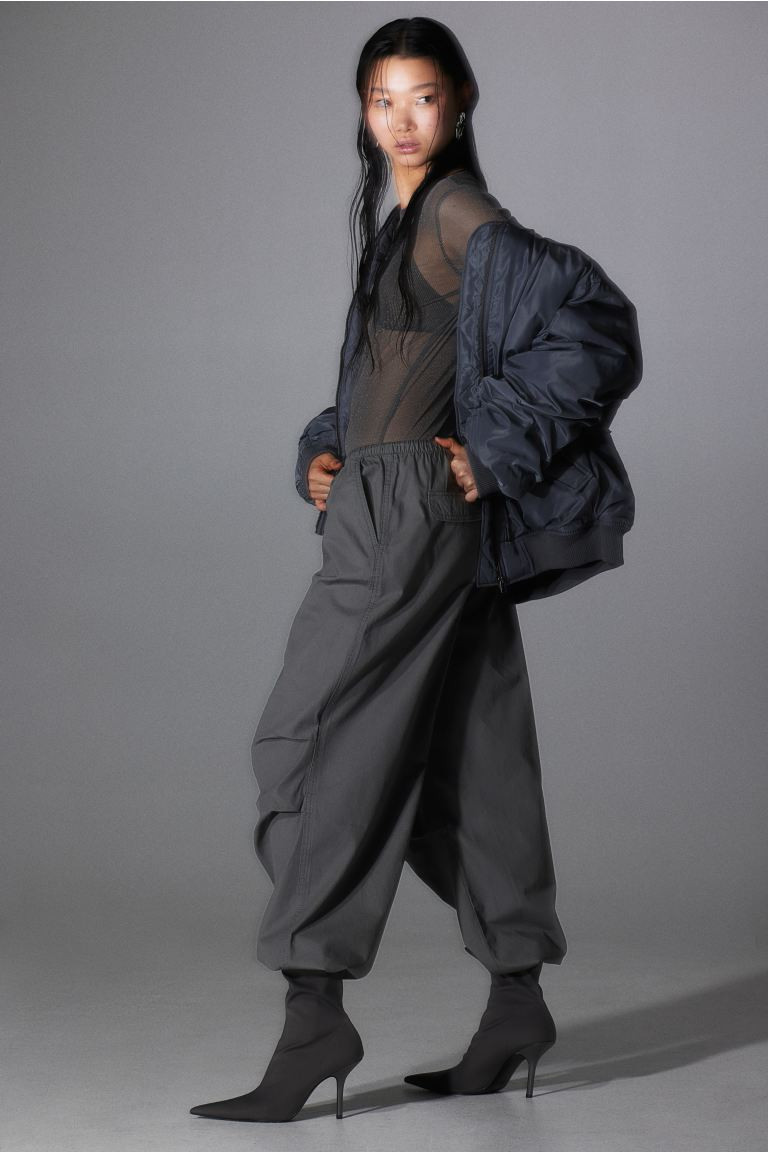 Parachute Pants | Grey Cargo Pants Outfits | Fall Outfits 2023 | HM Pants Outfit | H&M (US + CA)
