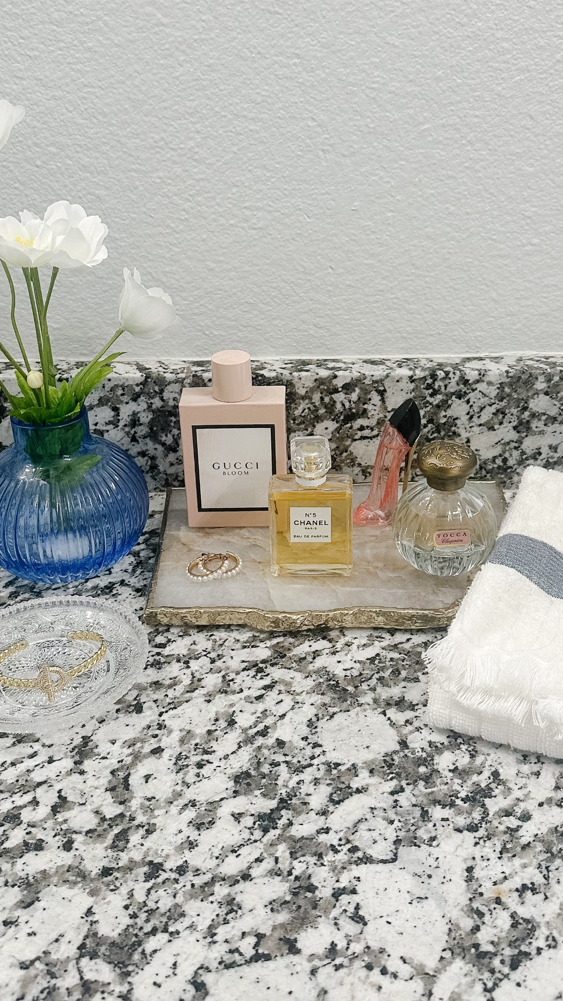 My Everyday Perfume Picks

These are the scents I reach for all the time. I keep them styled on this tray and linked a few favorites for gifting.

#LTKFragrance #PerfumeTray #MothersDayGifts #LTKHome #LTKStyleTip #AmazonFinds


#LTKHome #LTKFindsUnder100 #LTKGiftGuide
