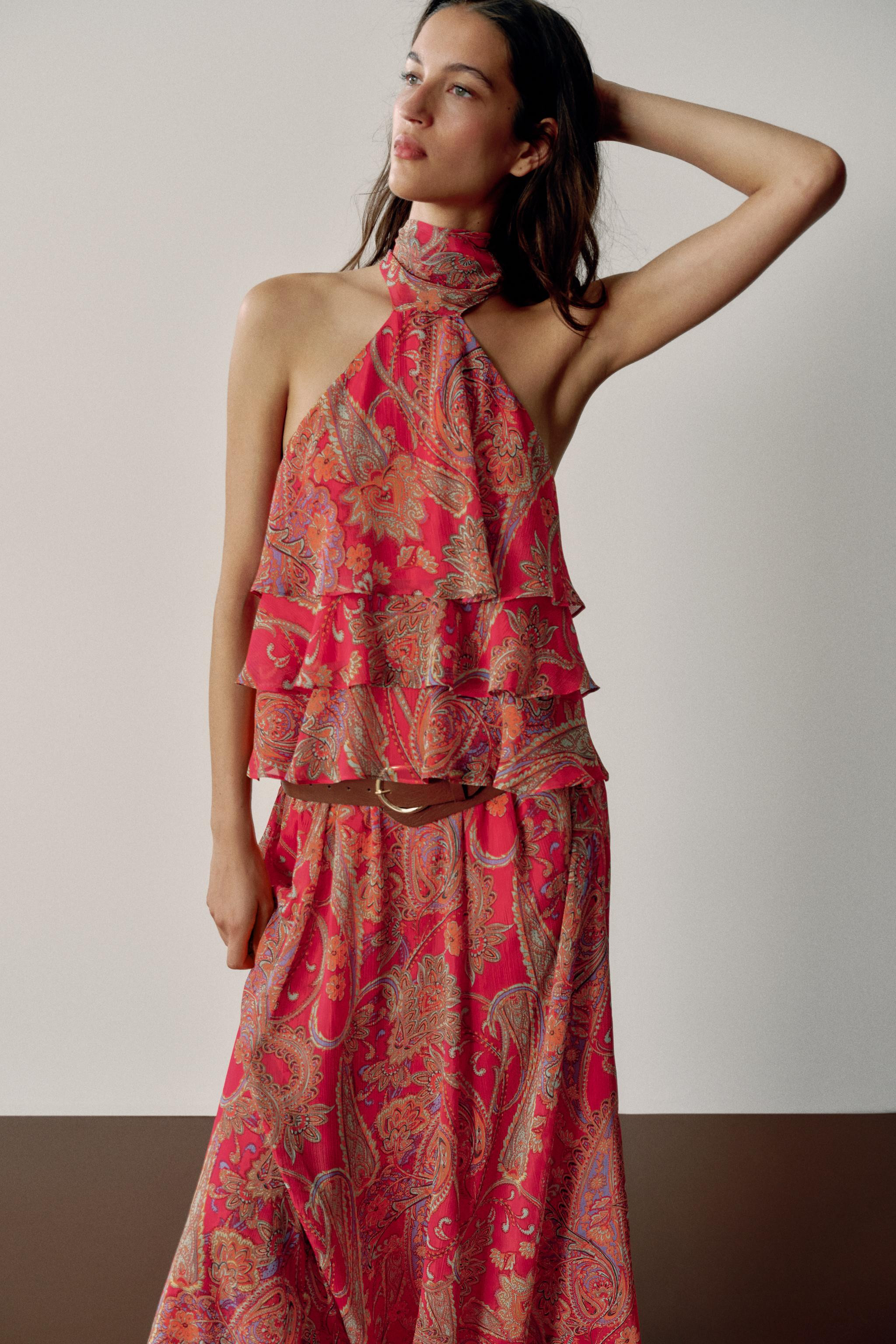 Model height: 183 cmHalter top with tie detail and open back. Ruffles at the front. Lined interio... | Zara IT